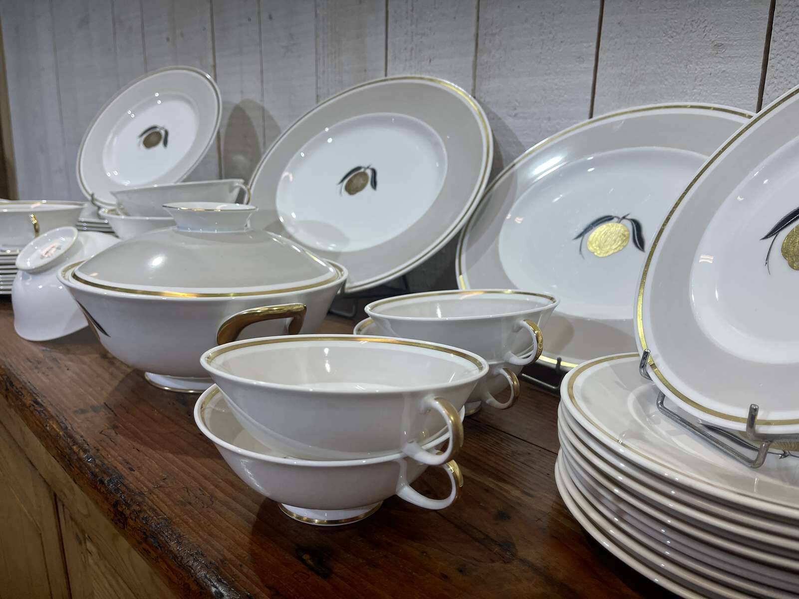 English porcelain dinner service by Susie Cooper, Golden Apples pattern