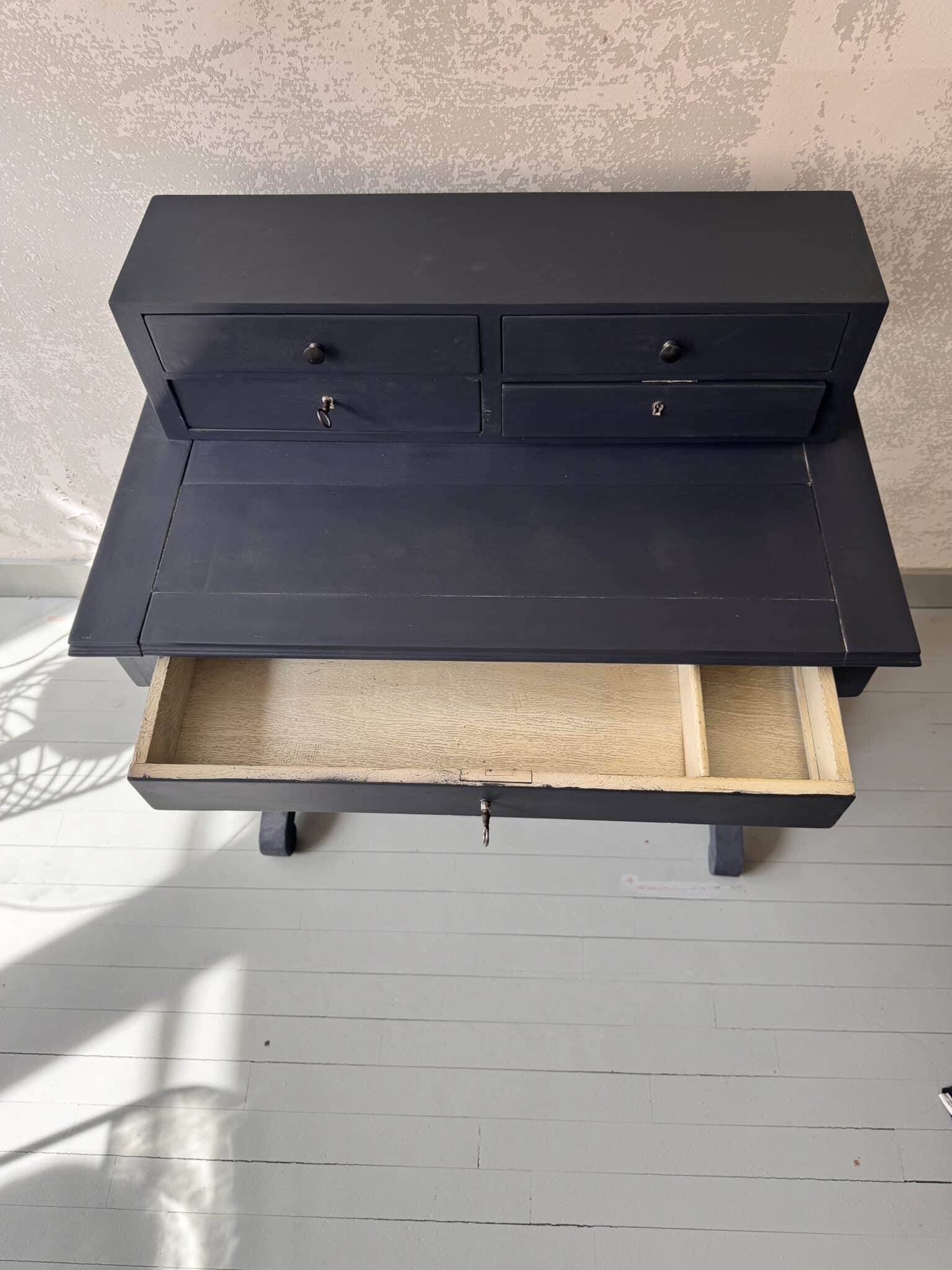 Secrétaire ancien patiné, noir charbon