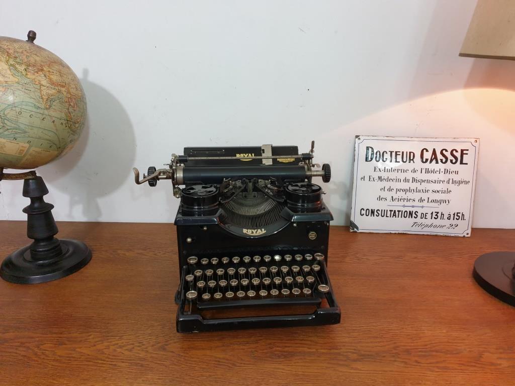 ROYAL typewriter