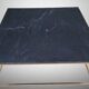 Table basse en marbre noir et laiton