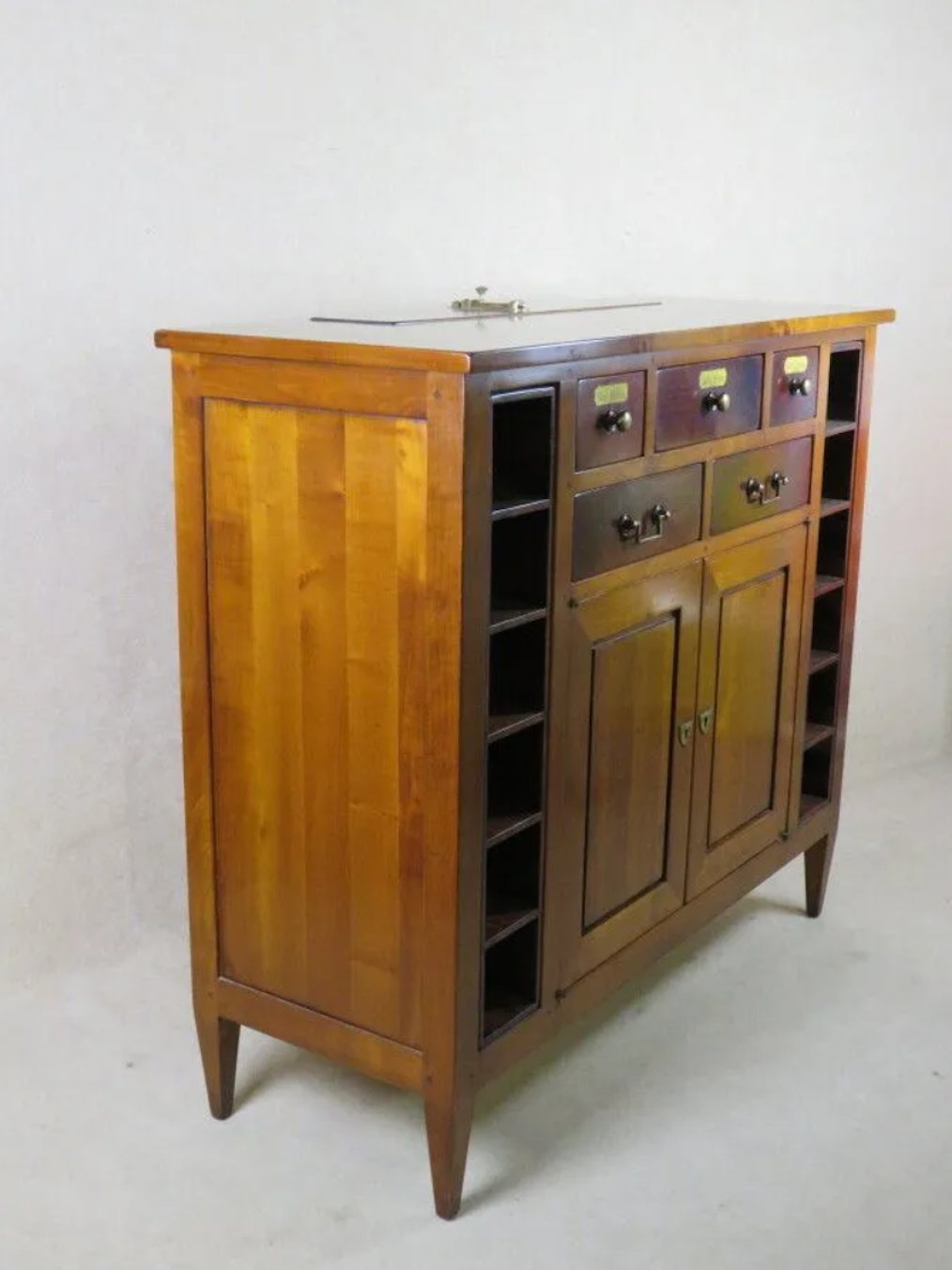 Meuble ''œnologue'' en bois