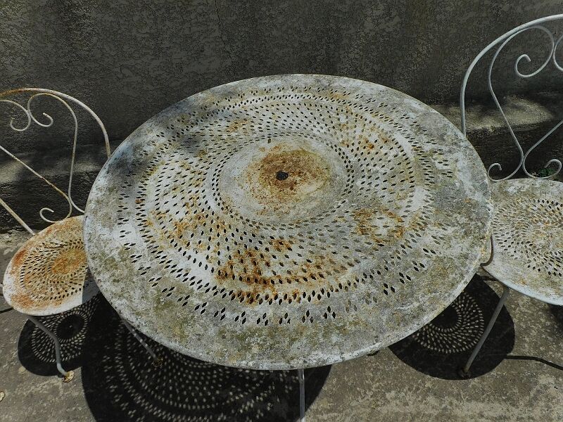 Iron garden furniture forge table, 2 armchairs and 2 chairs