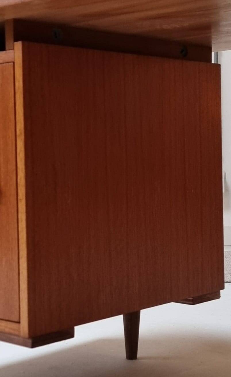 Bureau du milieu du siècle
