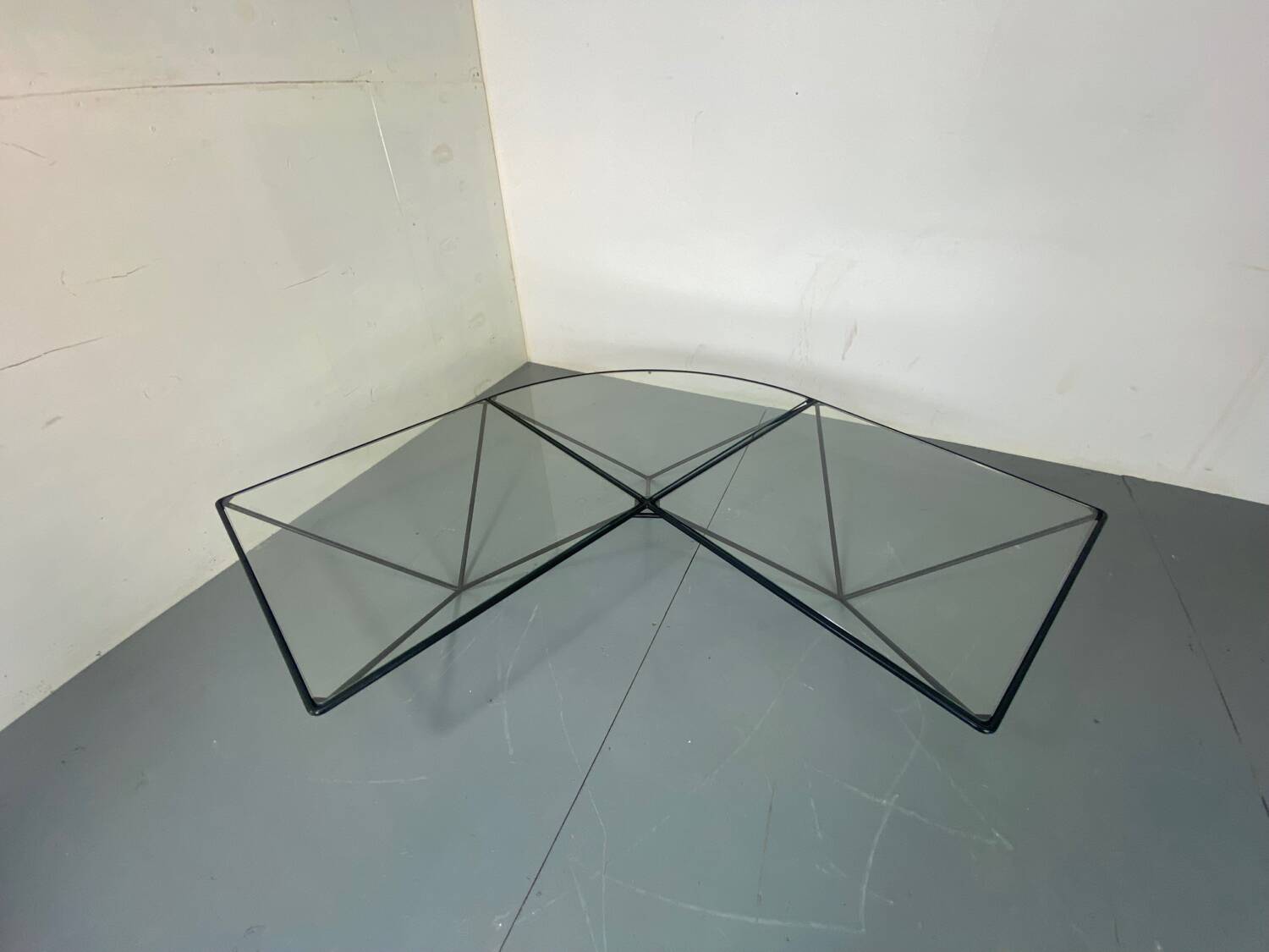 Table Basse Moderniste Furtive en Acier et Verre, Italie, années 1980