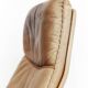 Fauteuil pivotant à dossier haut en teck et cuir Berg Furniture