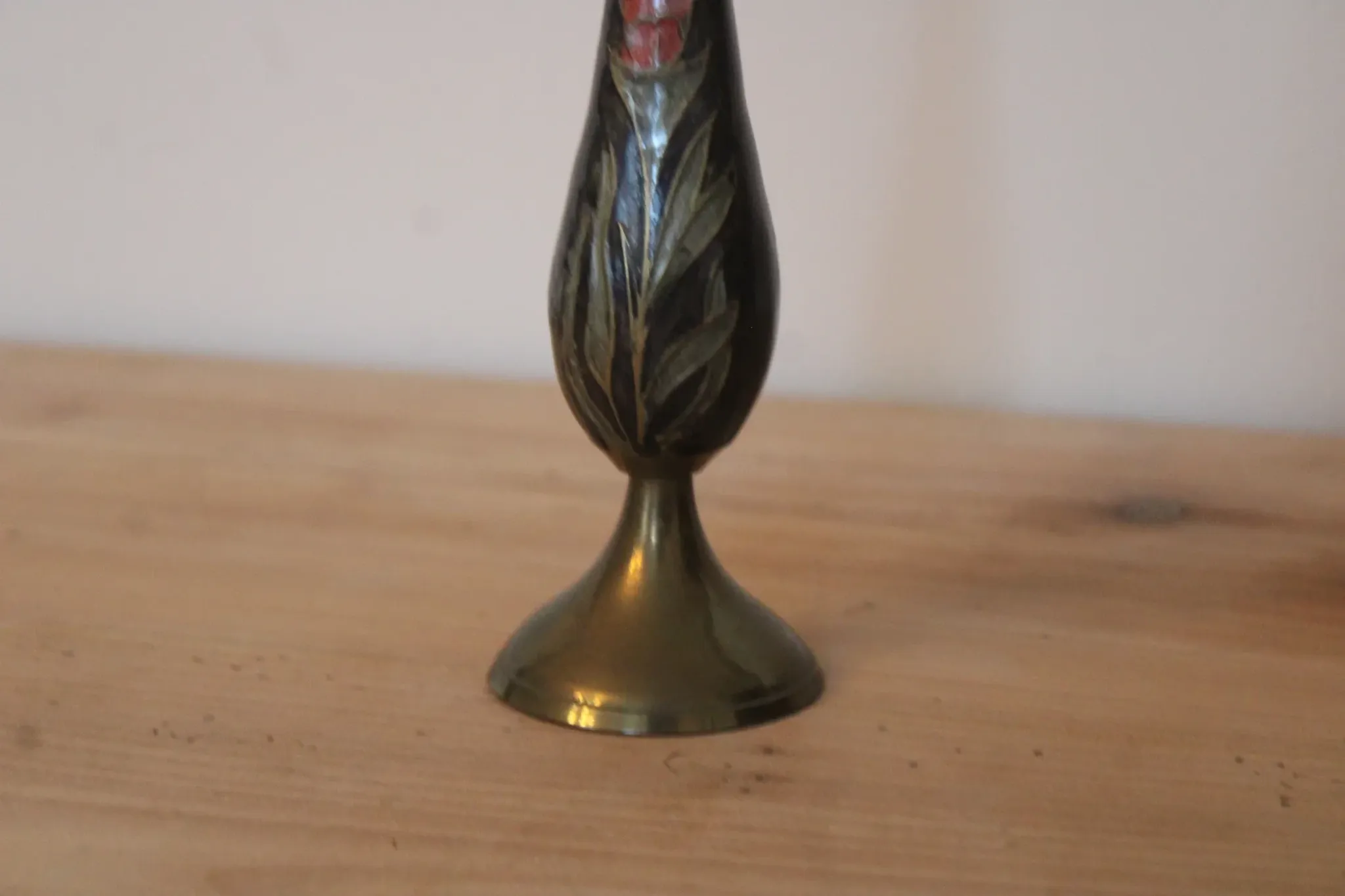Vintage brass soliflore vase with black, red, and green floral decoration – H 18 cm