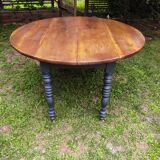 Table with flaps and castors