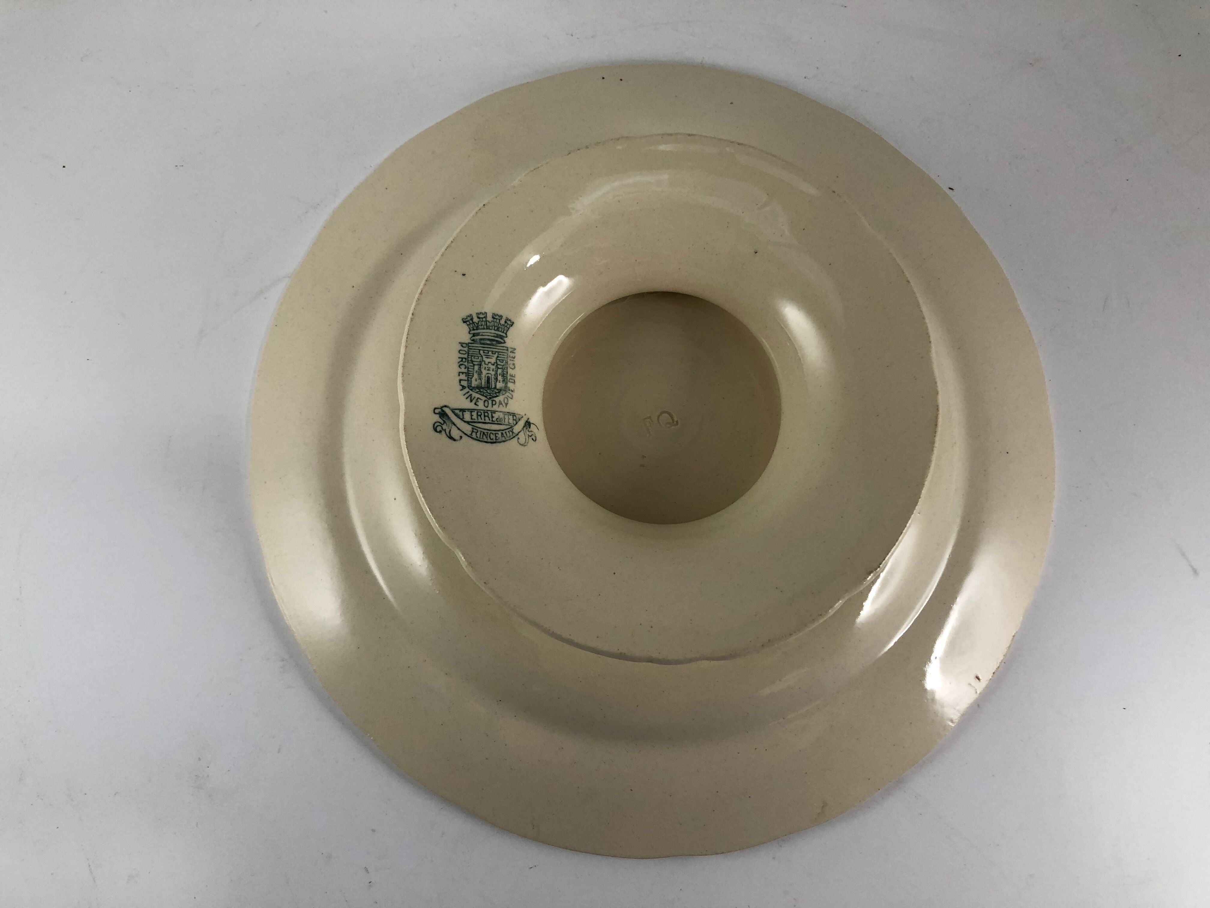 Standing cut Gien model Rinceaux in flat iron earth round cake