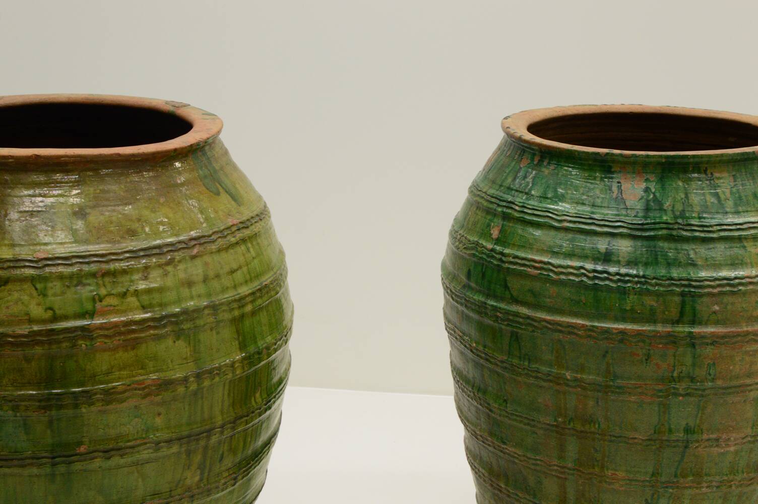 Set of 2 large early 16th century Tuscany vases, Italy.
