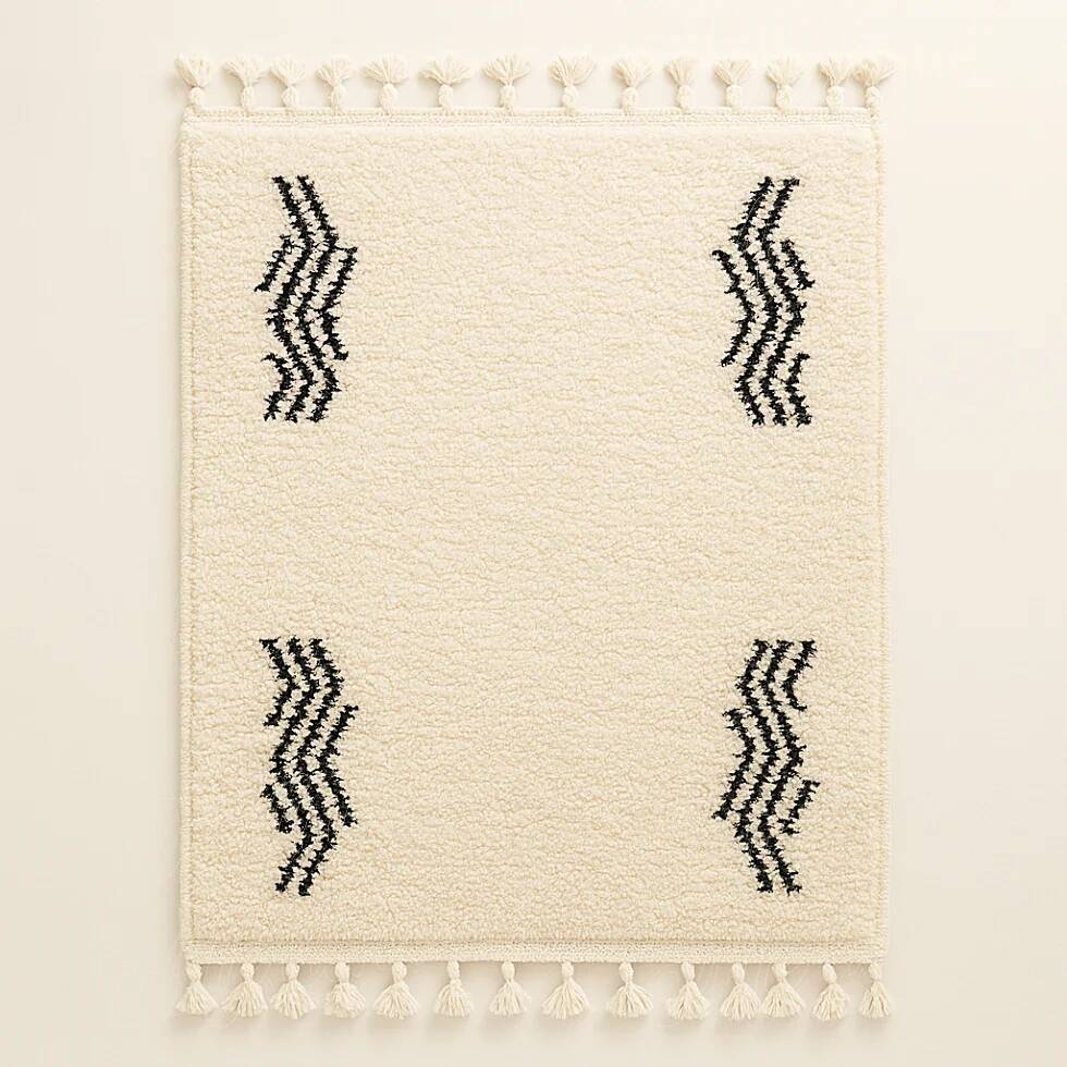Tapis berbère écru à motifs ondulés noirs