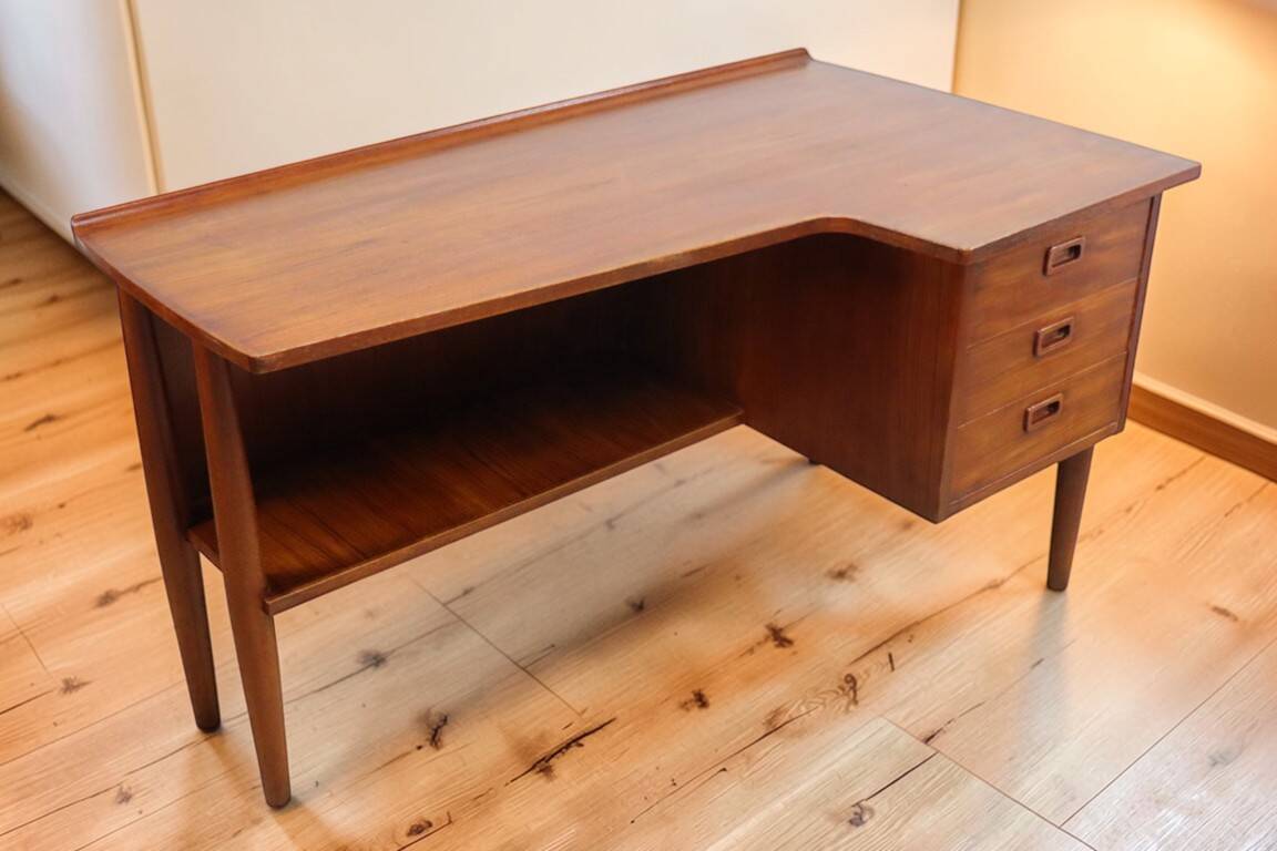 Scandinavian "boomerang" free-form desk in teak - 1960s