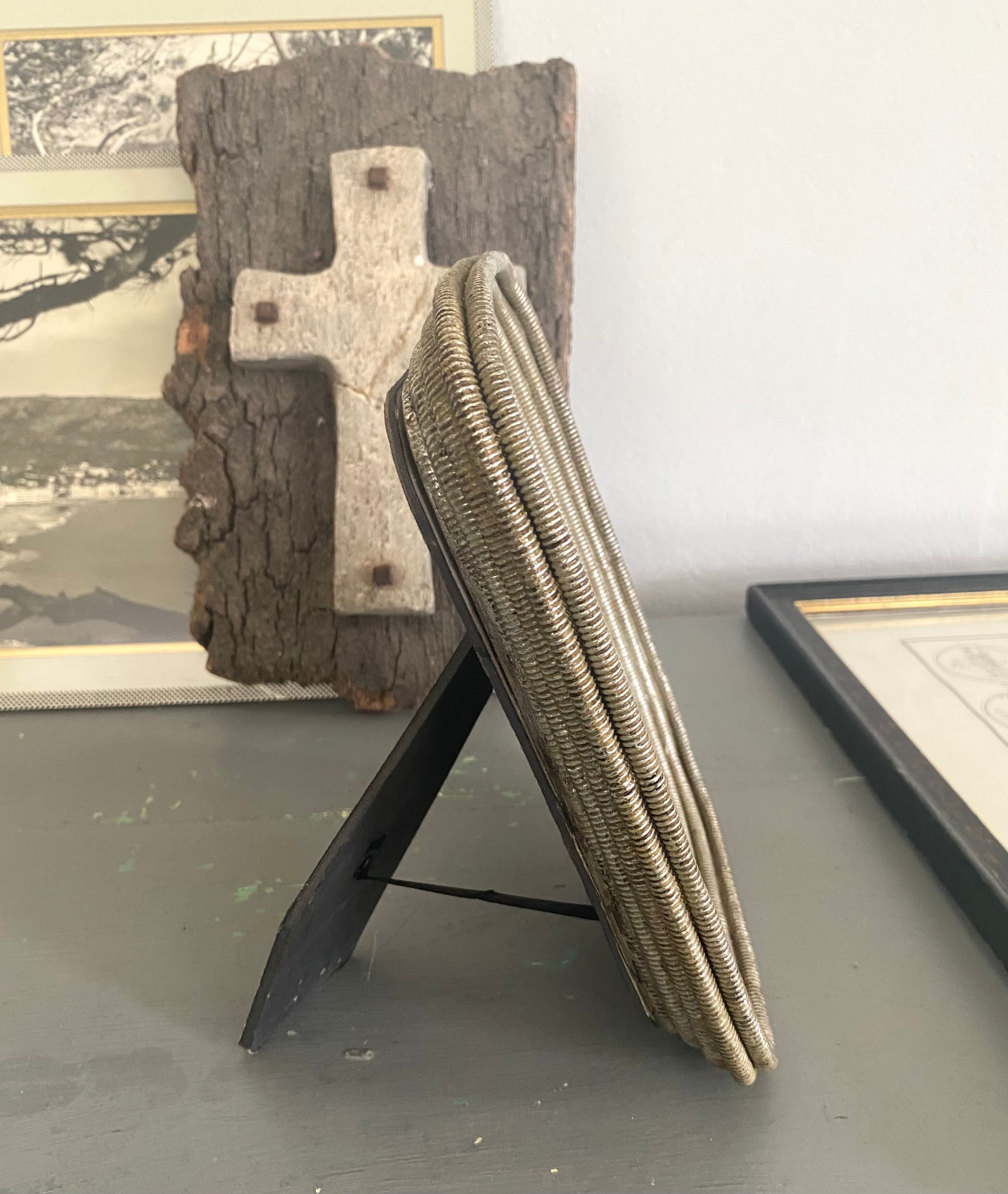 Metal pose photo frame