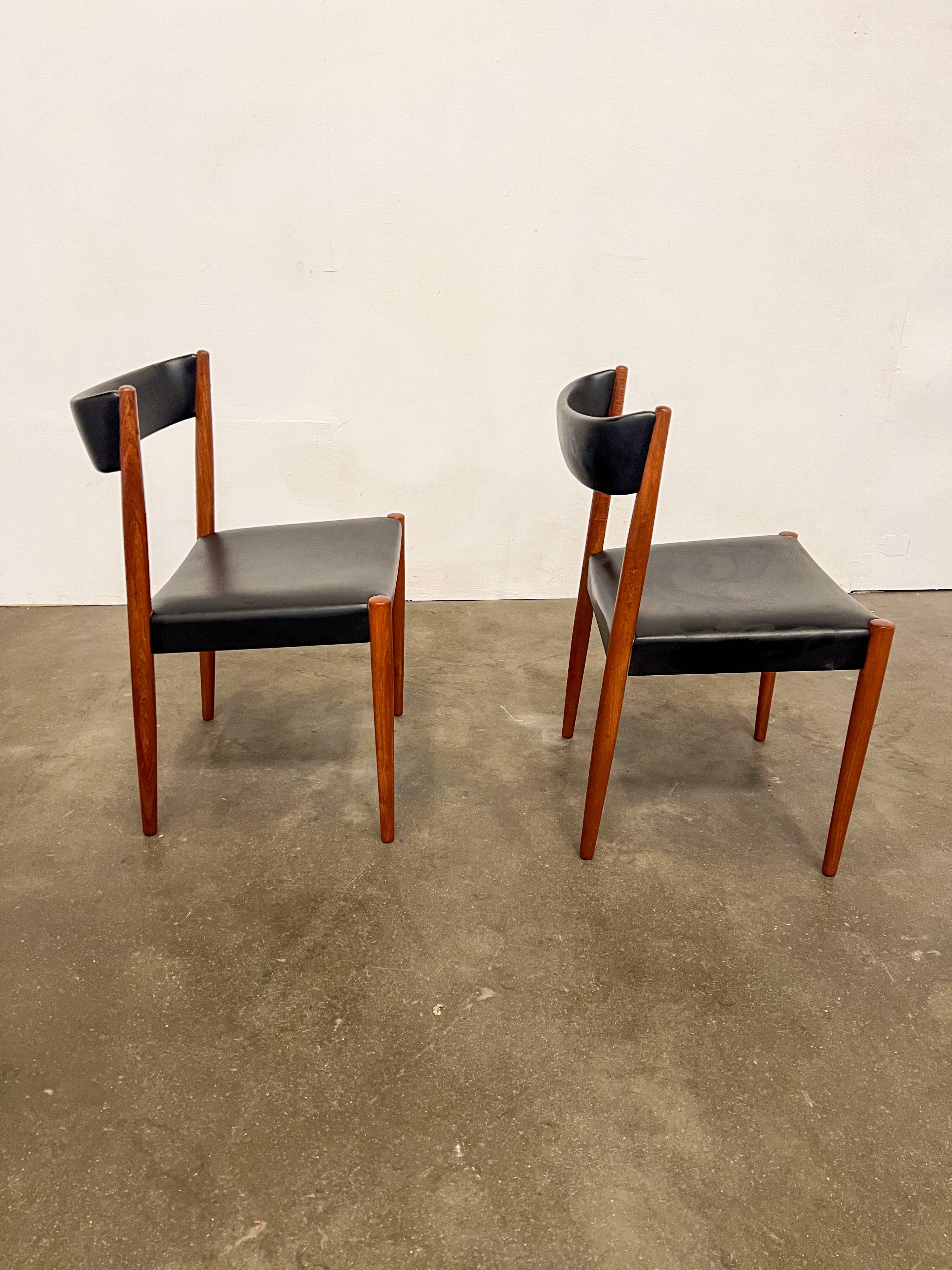 Set of 2 vintage chairs in wood and black faux leather – 1960s Scandinavian style