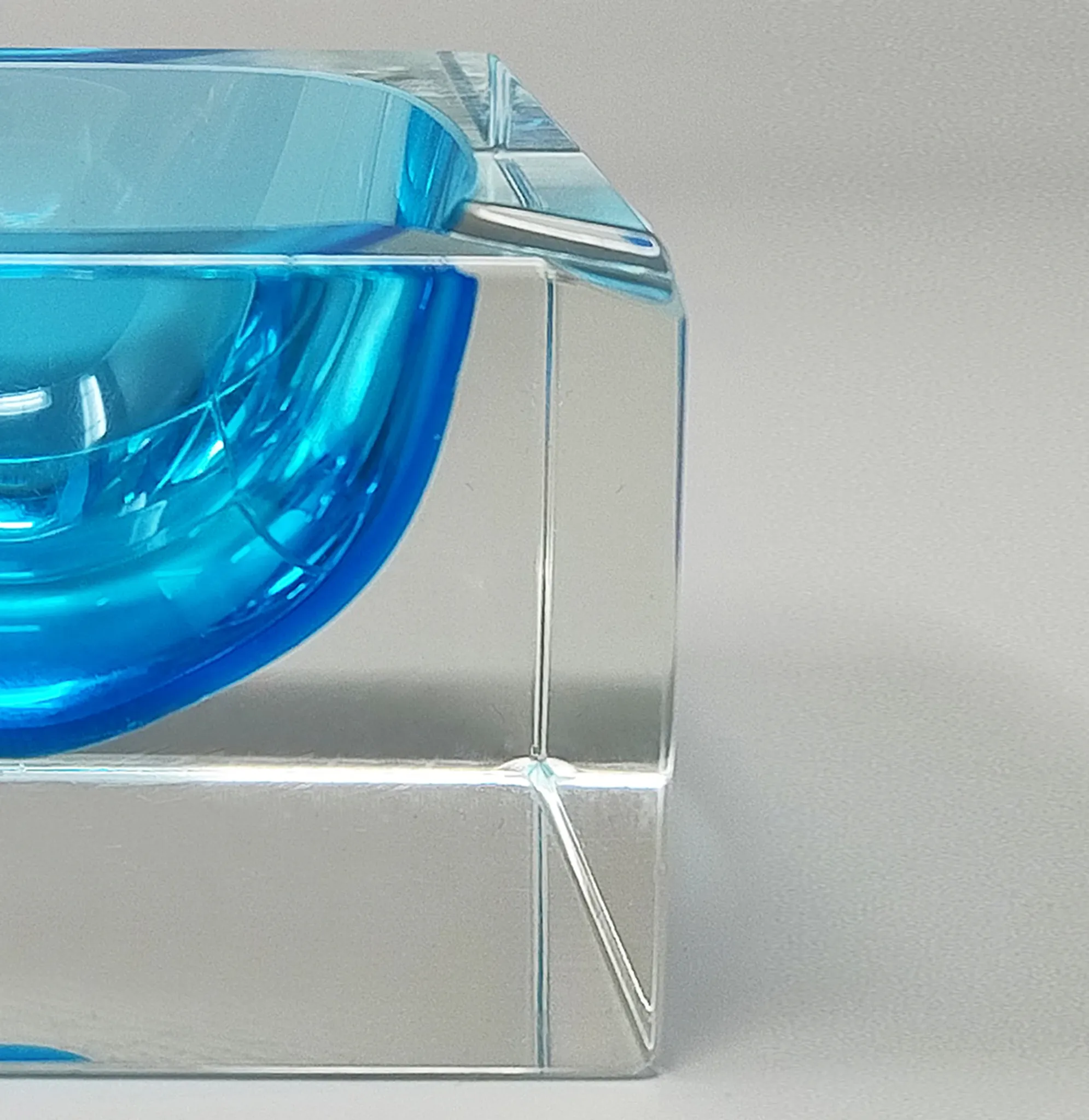 1960s stunning blue ashtray or catchall by Flavio Poli for Seguso. Made in Italy