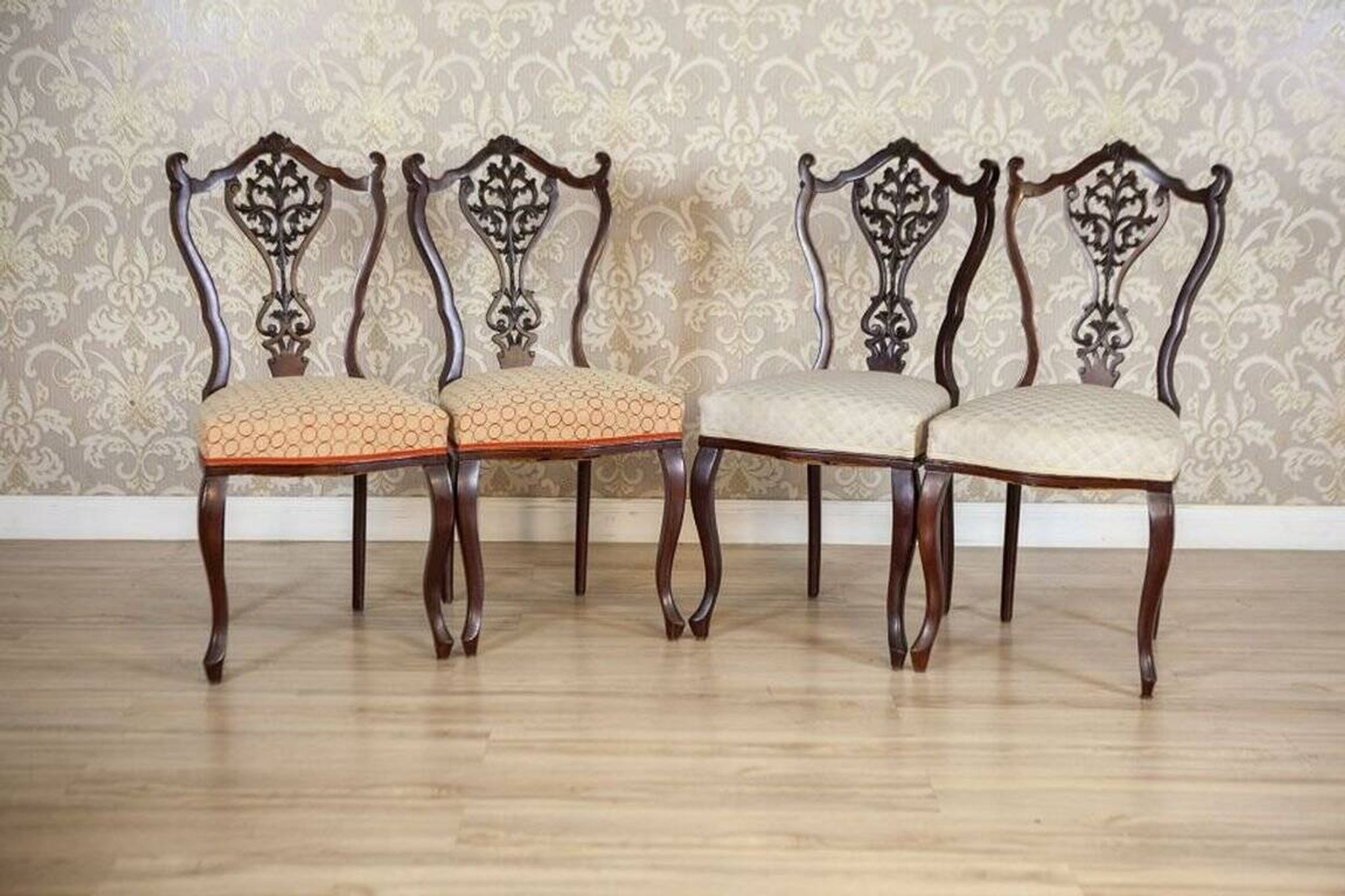 Chaises en frêne Louis XV antiques avec dossiers ajourés, ensemble de 4