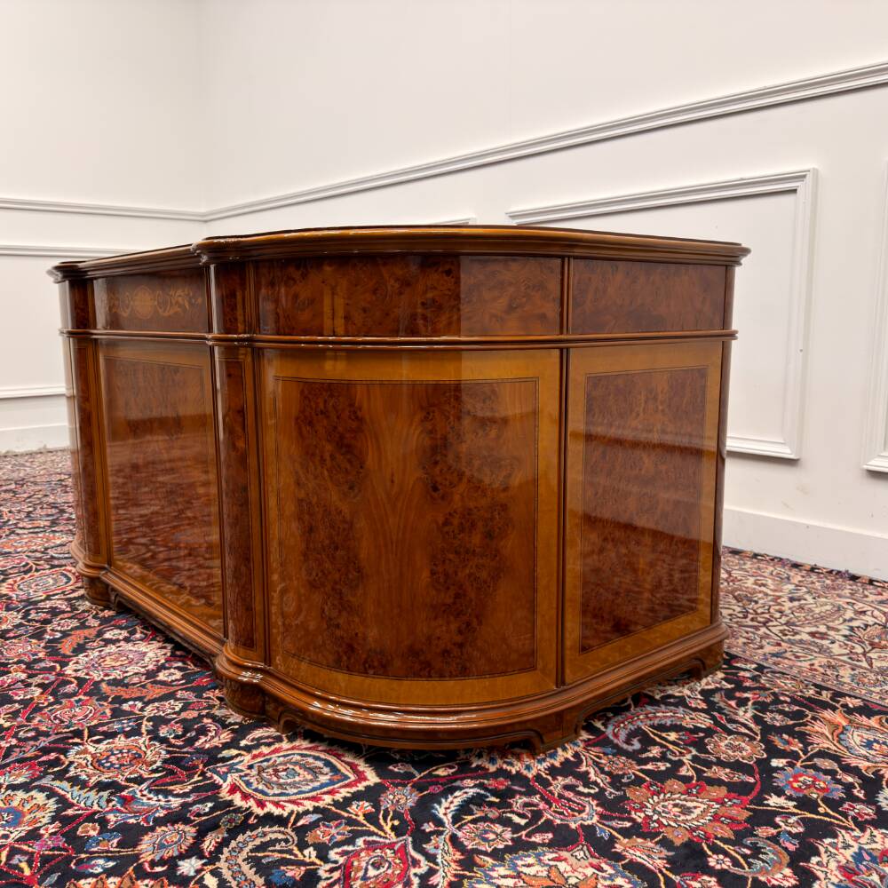 Bureau antique classique italien avec panneau arrière
