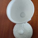 Pot Avon sur socle en verre de lait