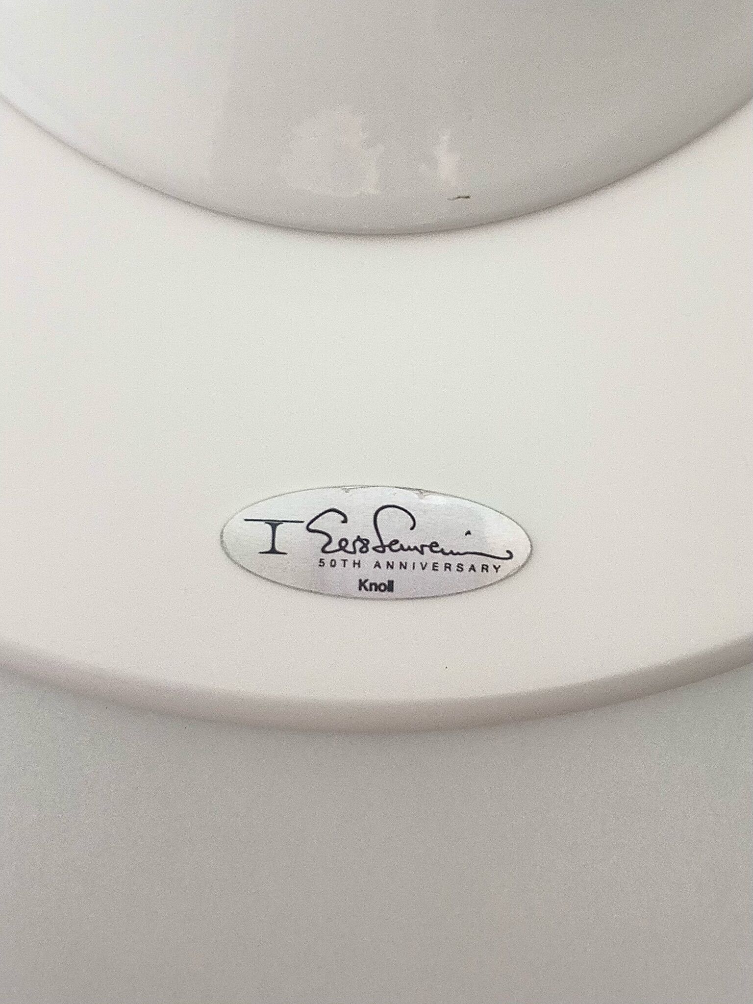 Eero Saarinen Tulip Dining Table white