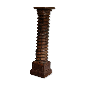 Mounted press screw column