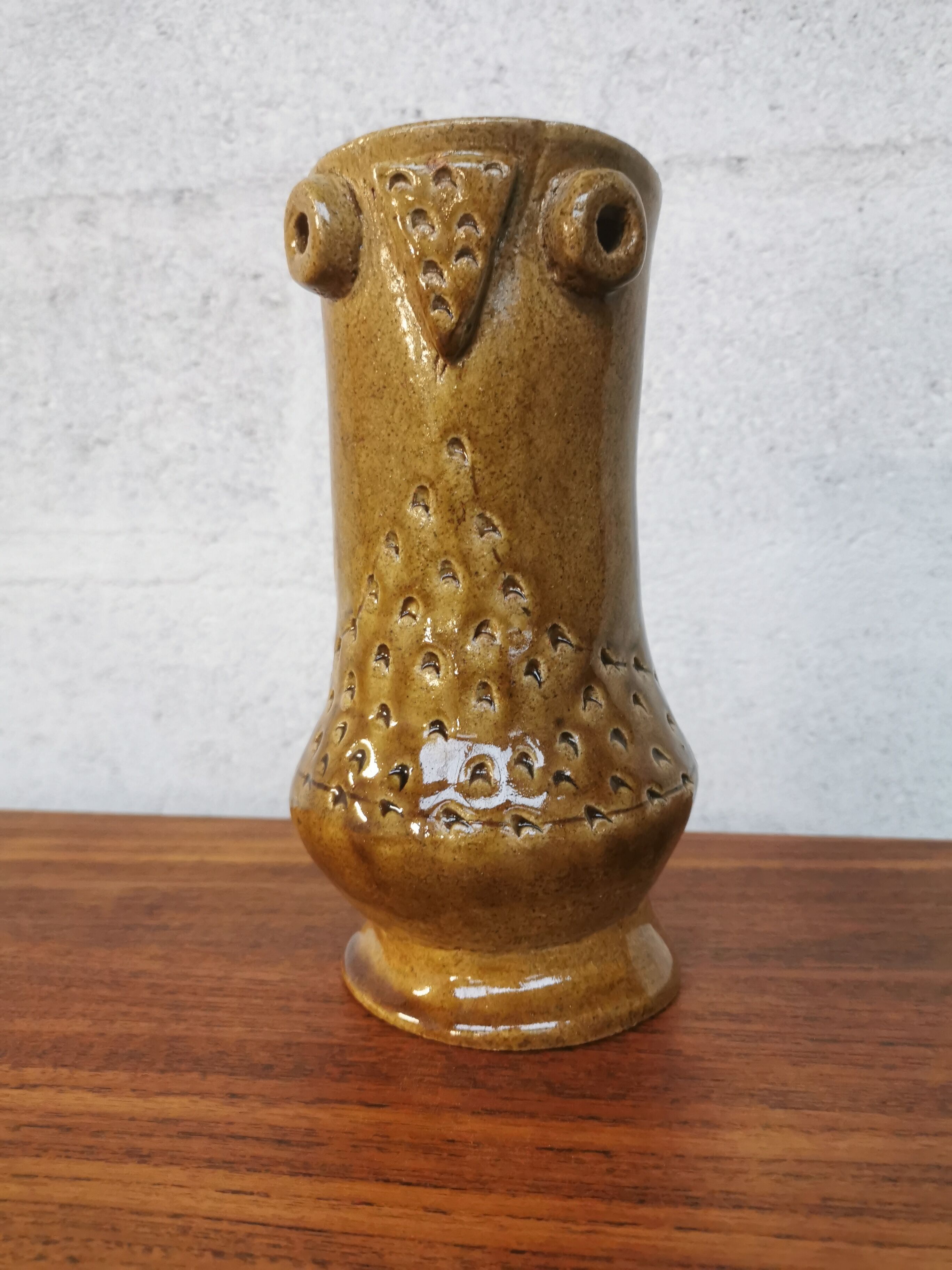 Zoomorphic 'owl' ceramic vase