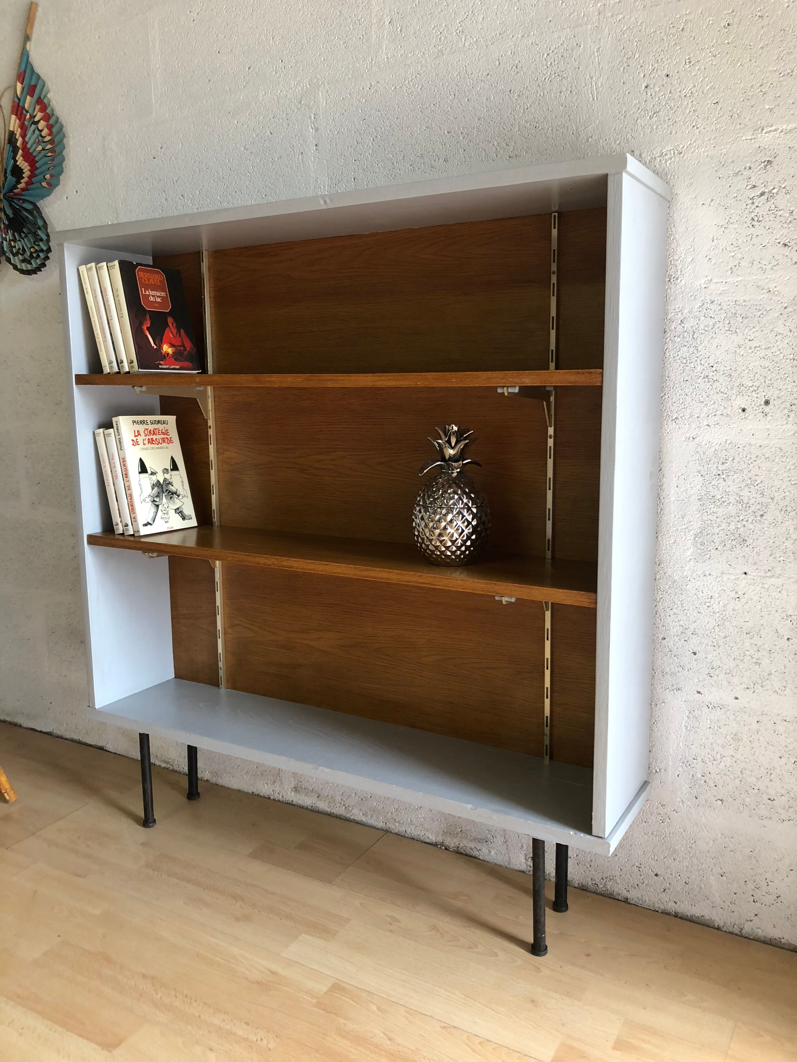 Shallow vintage library