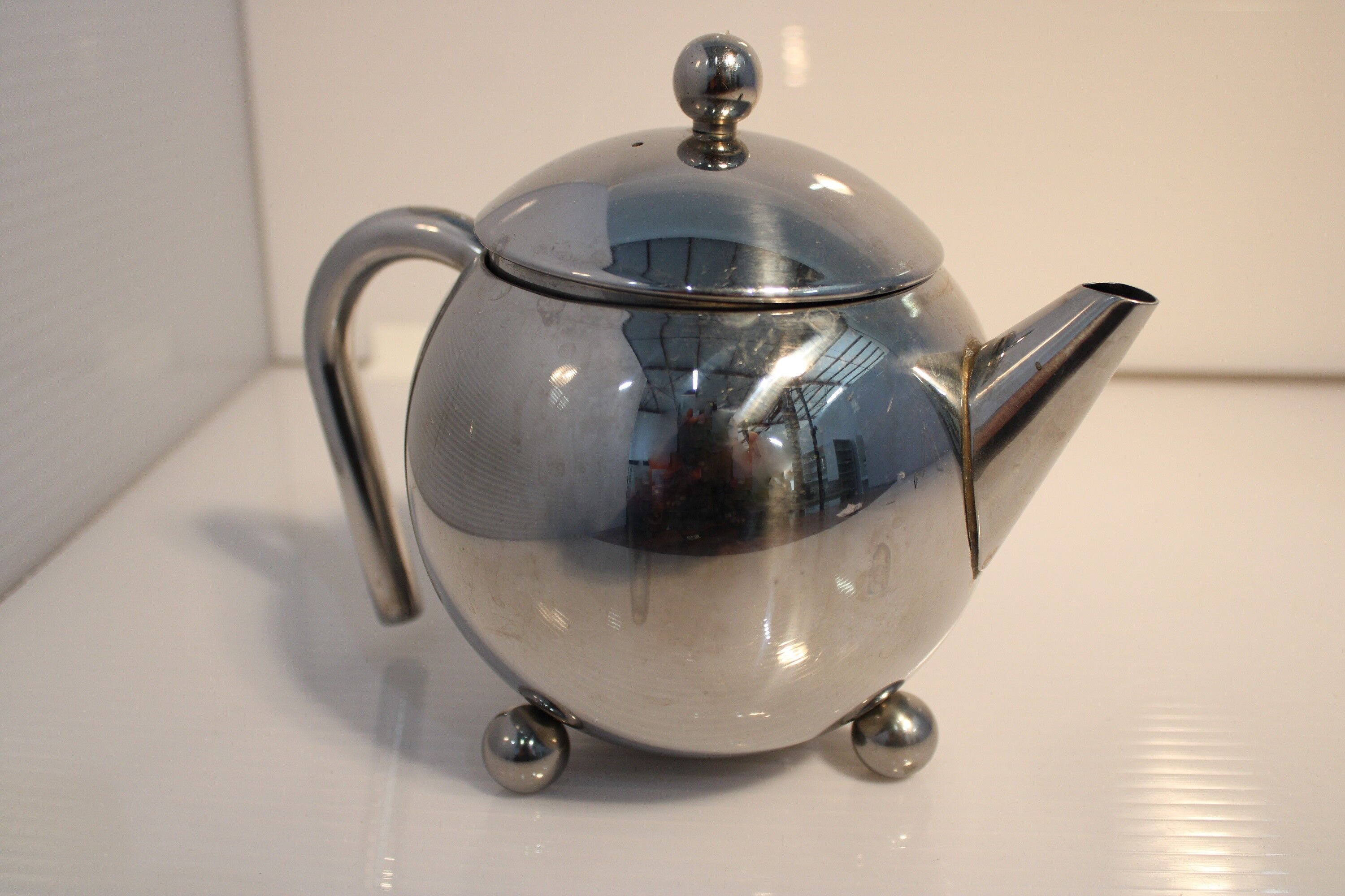 Stainless steel teapot with filter