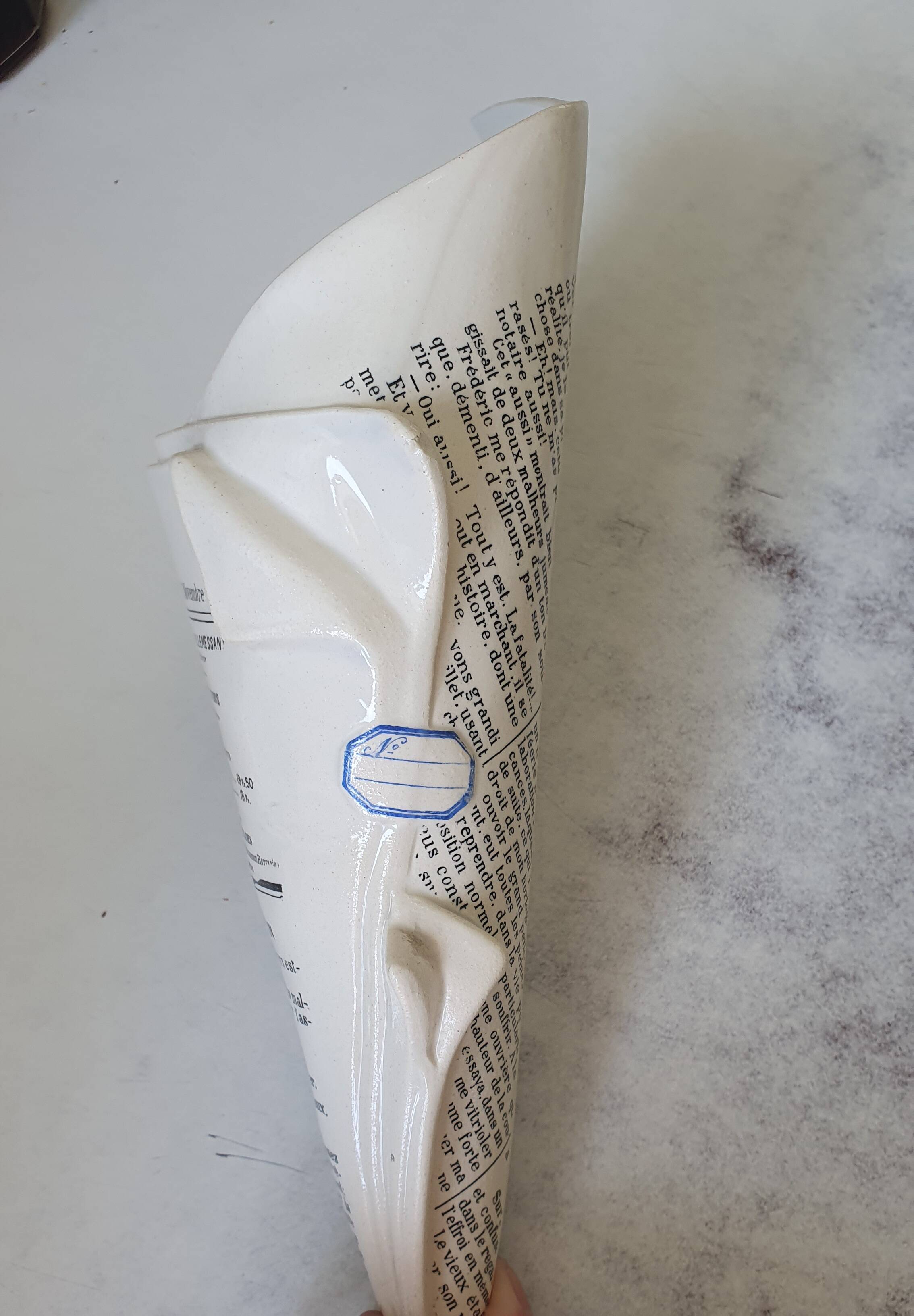 Wall-mounted empty pocket