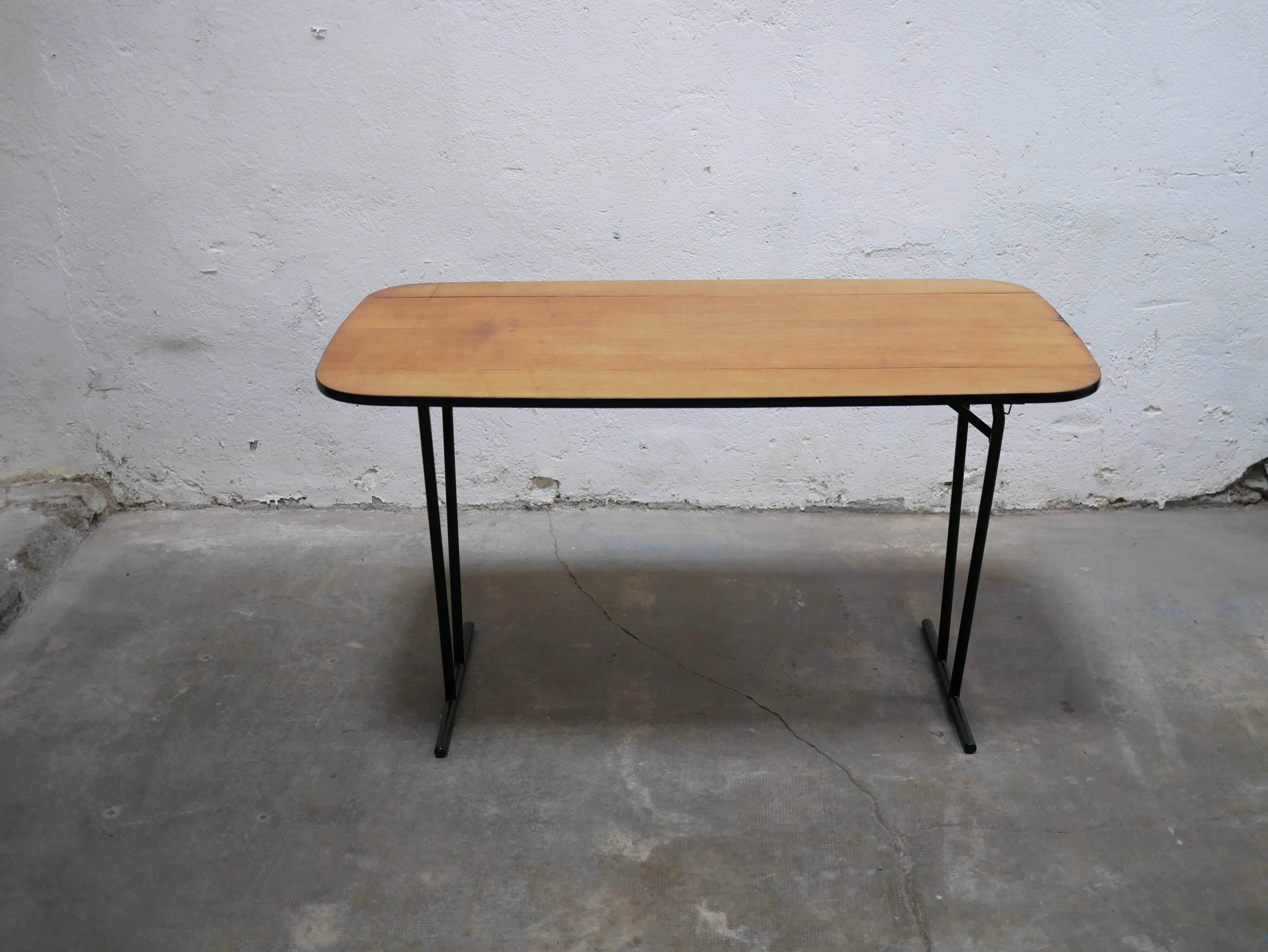 Table pliante vintage en bois et métal