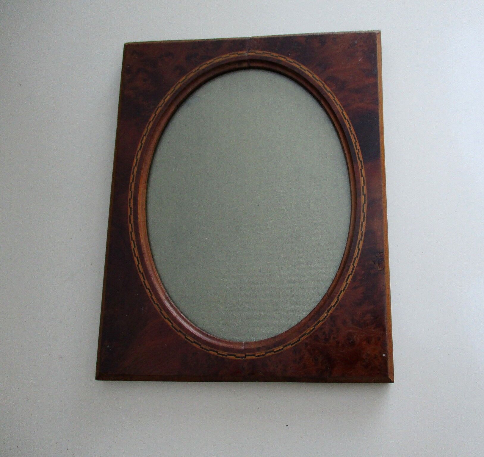 Encadrement en loupe et marqueterie