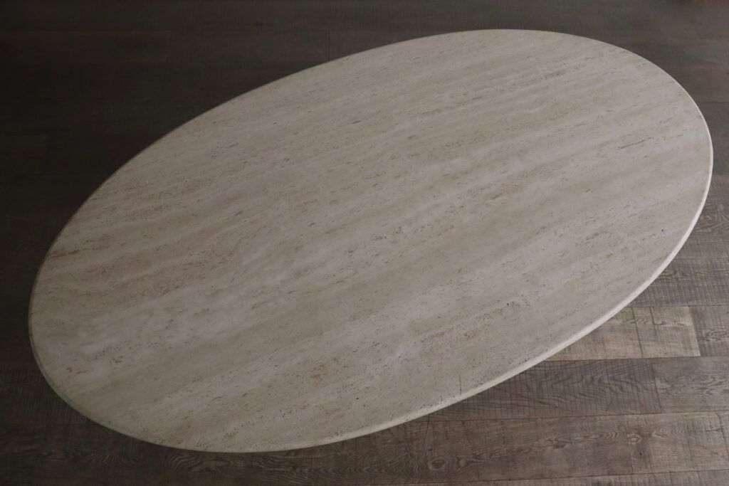 Table à manger ovale ‘Argo’ en travertin par Carlo Scarpa pour Simon Gavina, années 1970