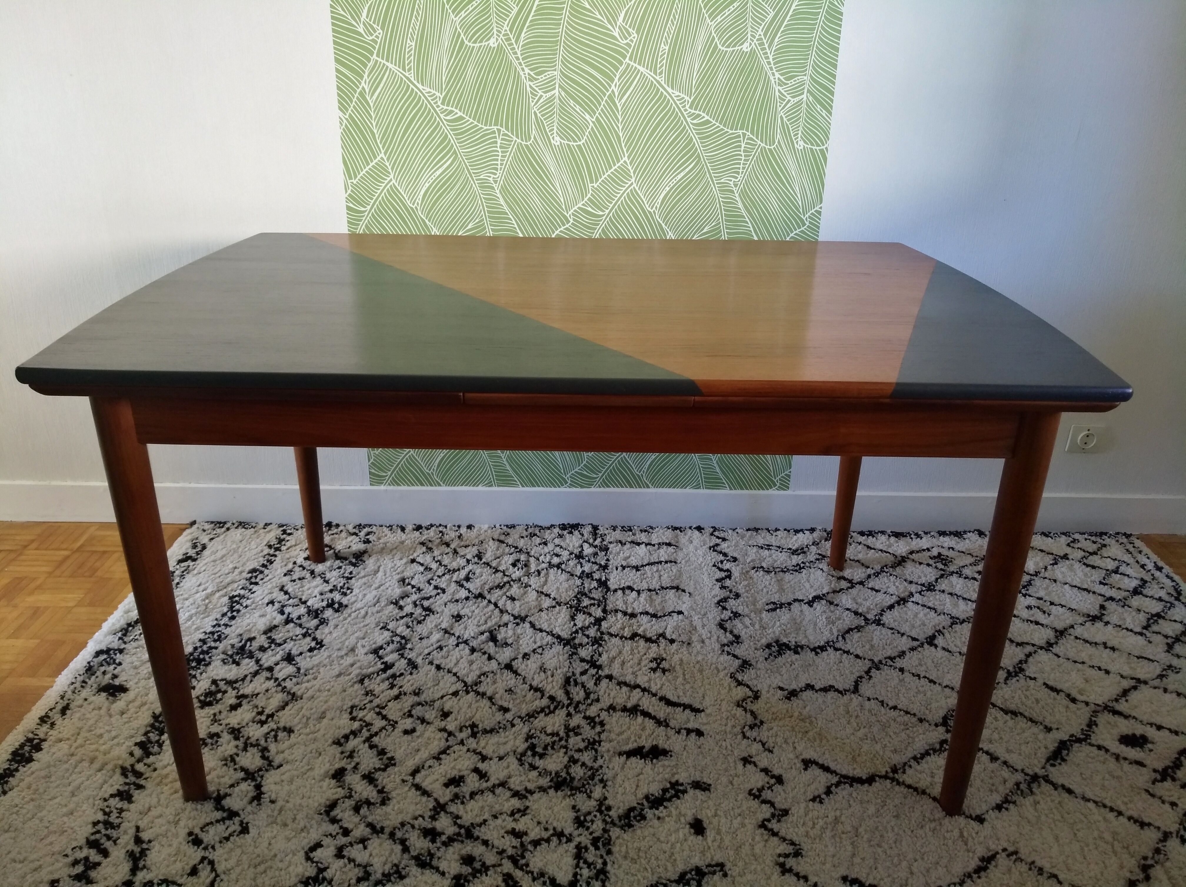 Scandinavian extensible table Samcom renovated graphic