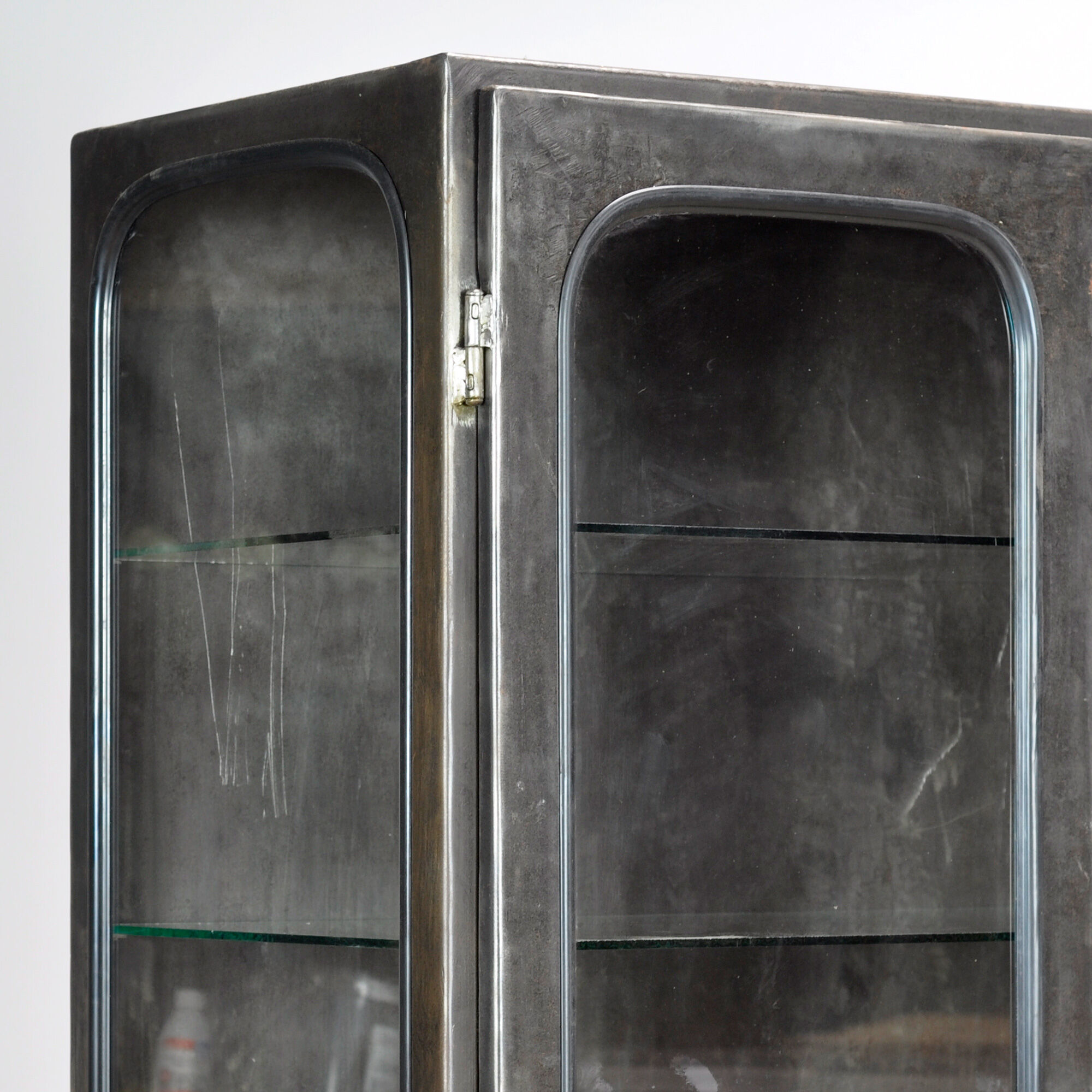 Cabinet médical vintage, années 1970