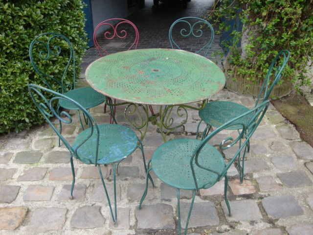 Table and 6 chairs