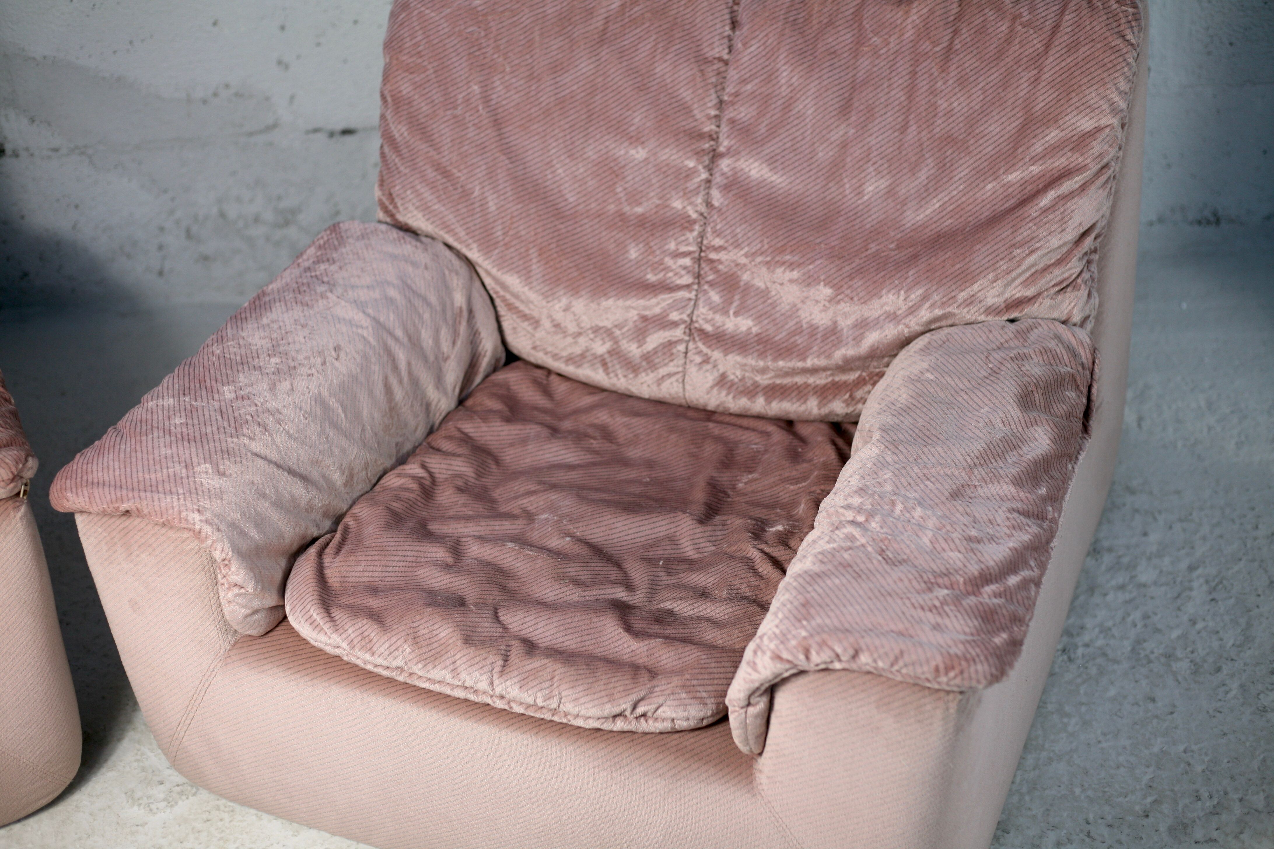 Cinna, pair of armchairs foam and velvet ras pink pale, France, circa 1970