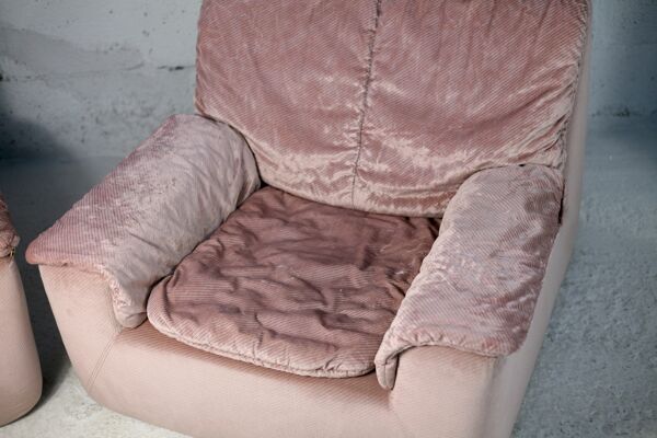 Paire de fauteuils mousse et velours ras rose pale, Cinna, France, circa 1970