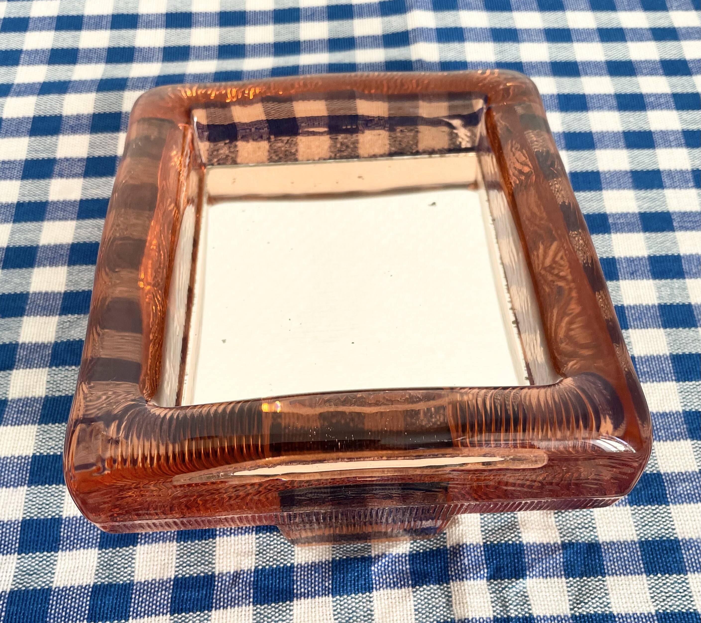 Miroir en verre rose d’Italie