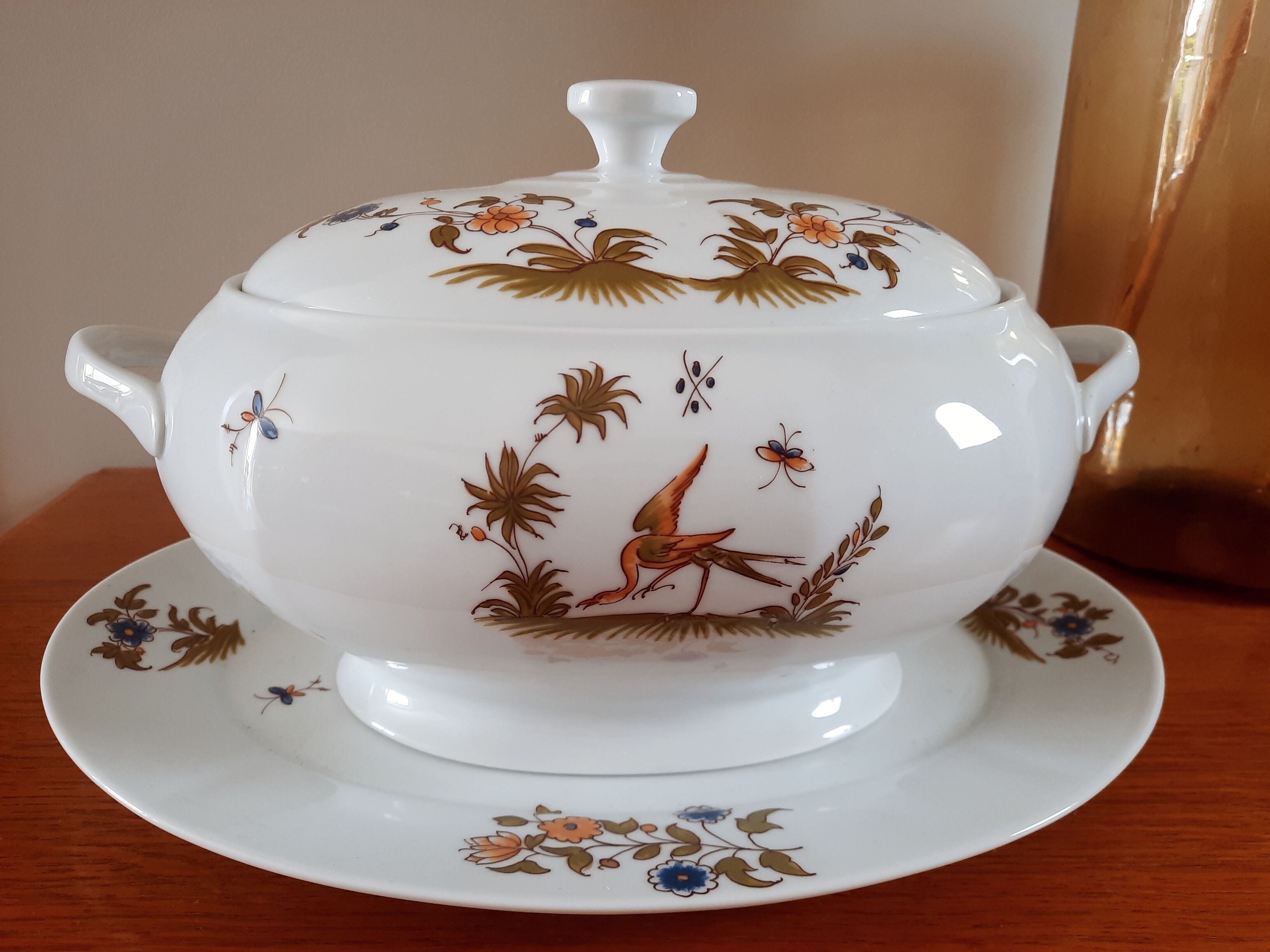 Souptureen & dish