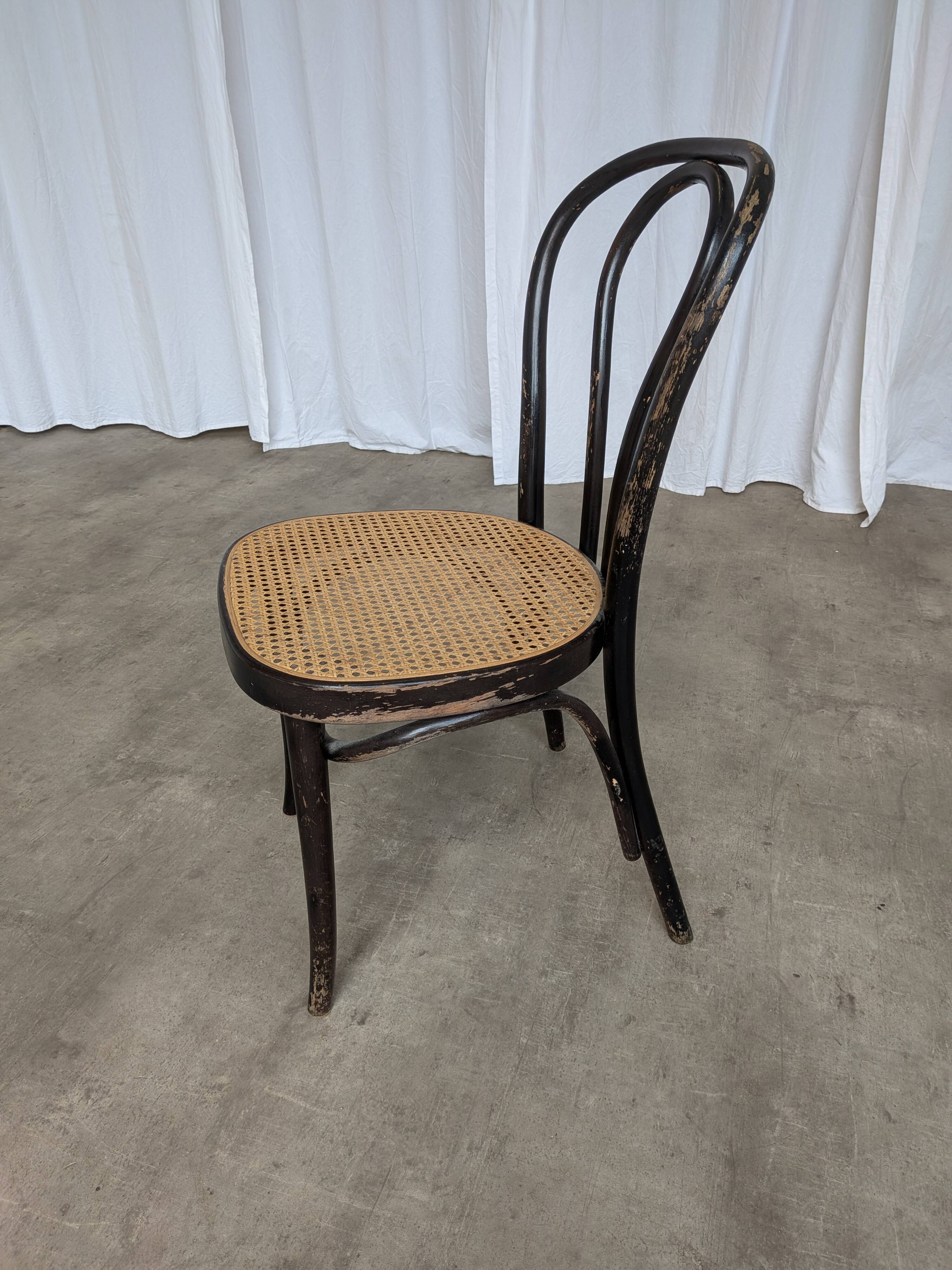 Chaise de salle à manger vintage style Thonet en bois noir et assise en cannage 1970