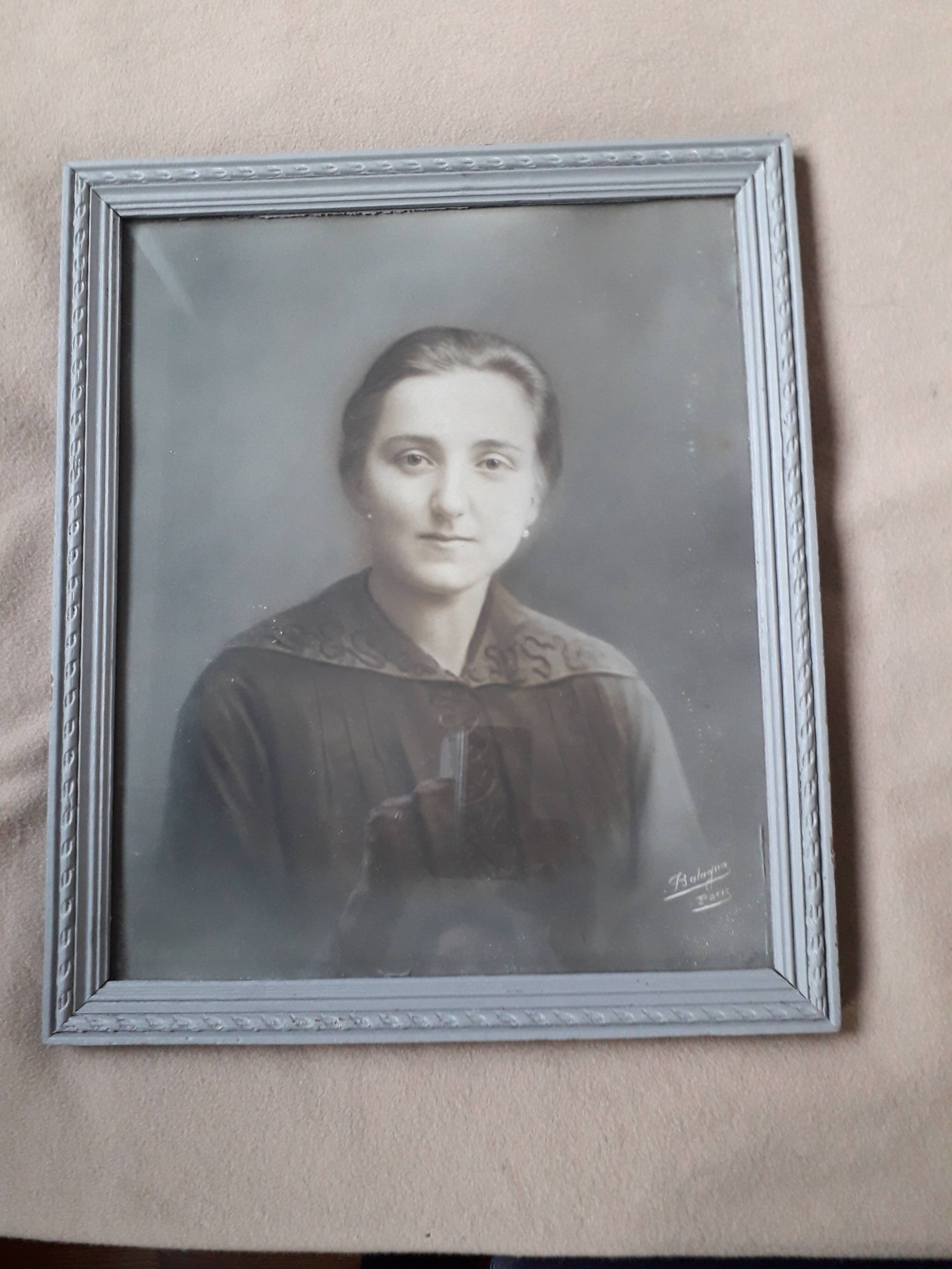 Old photograph of a woman's portrait