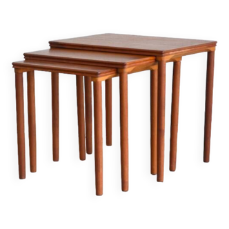 Tables gigognes par EW Bach