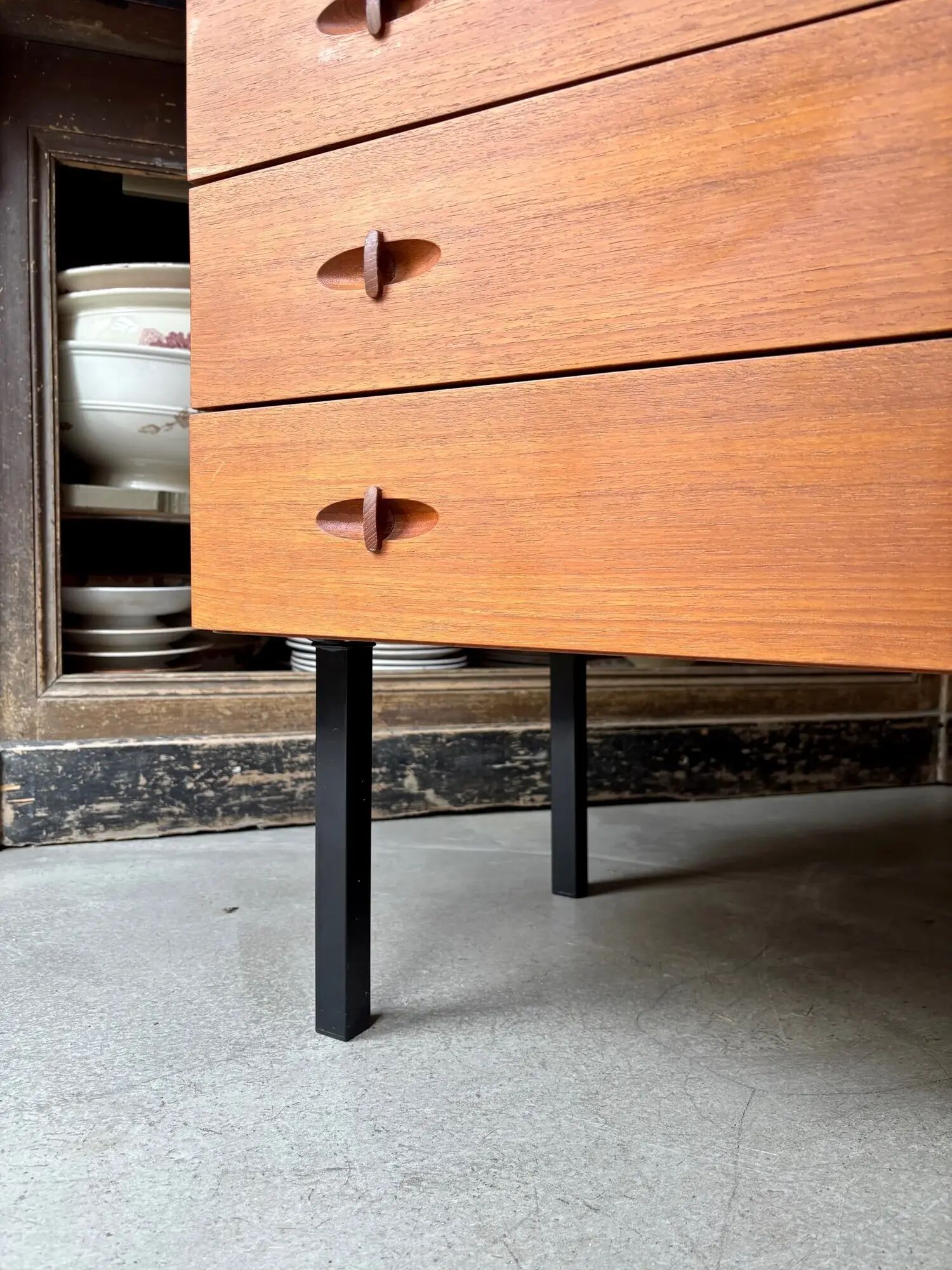 Chest of drawers with 4 drawers in teak attributed to Henry Walter Klein.
