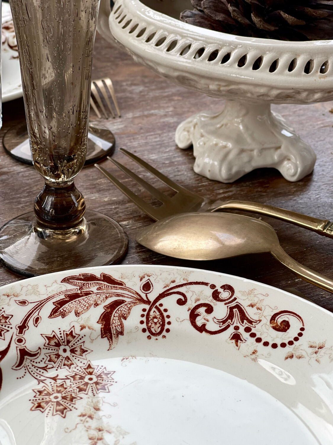 6 old plates in iron earth.