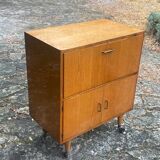 Side table on wheels