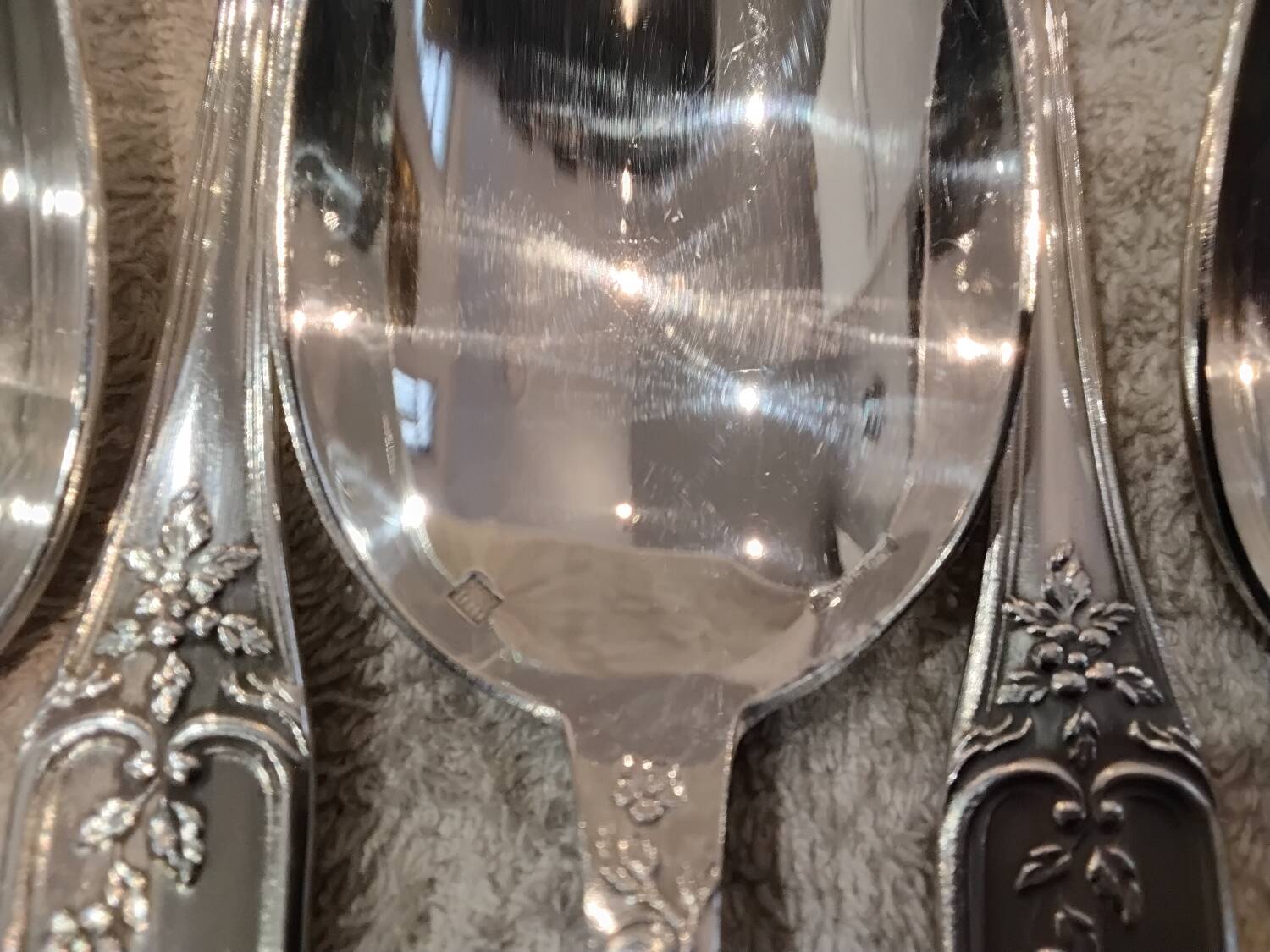 12 silver-plated metal soup spoons by the silversmith Boulenger LXV, half-rich.