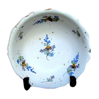 Hollow dish in earthenware