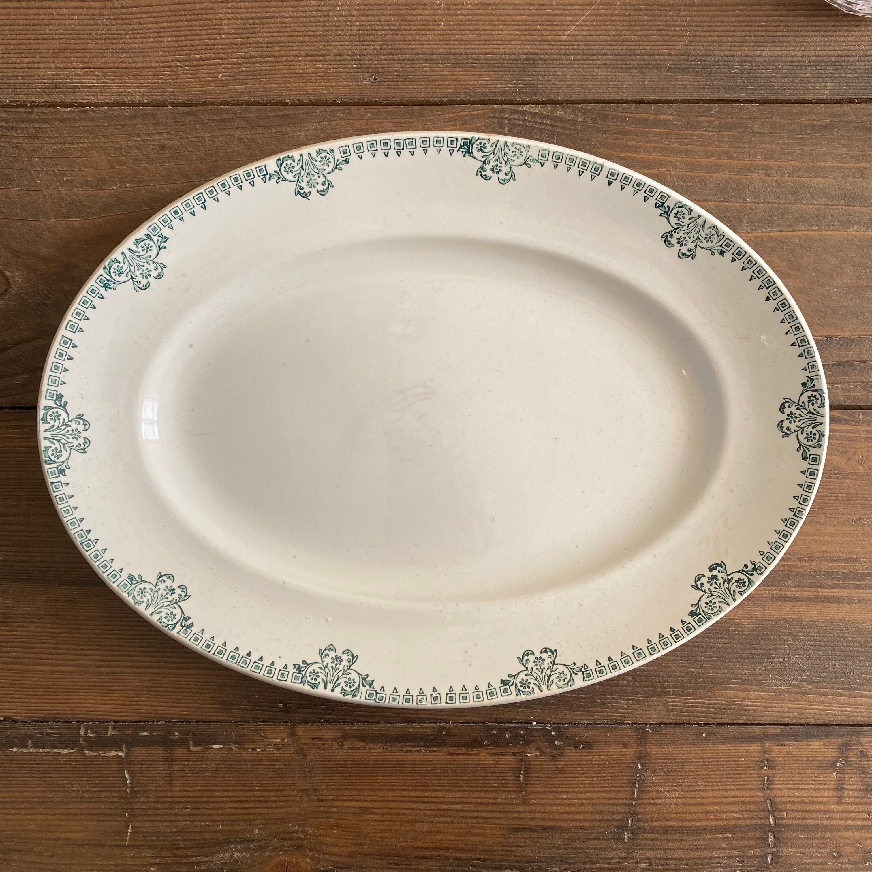 Service st Amand land of iron plates and dishes