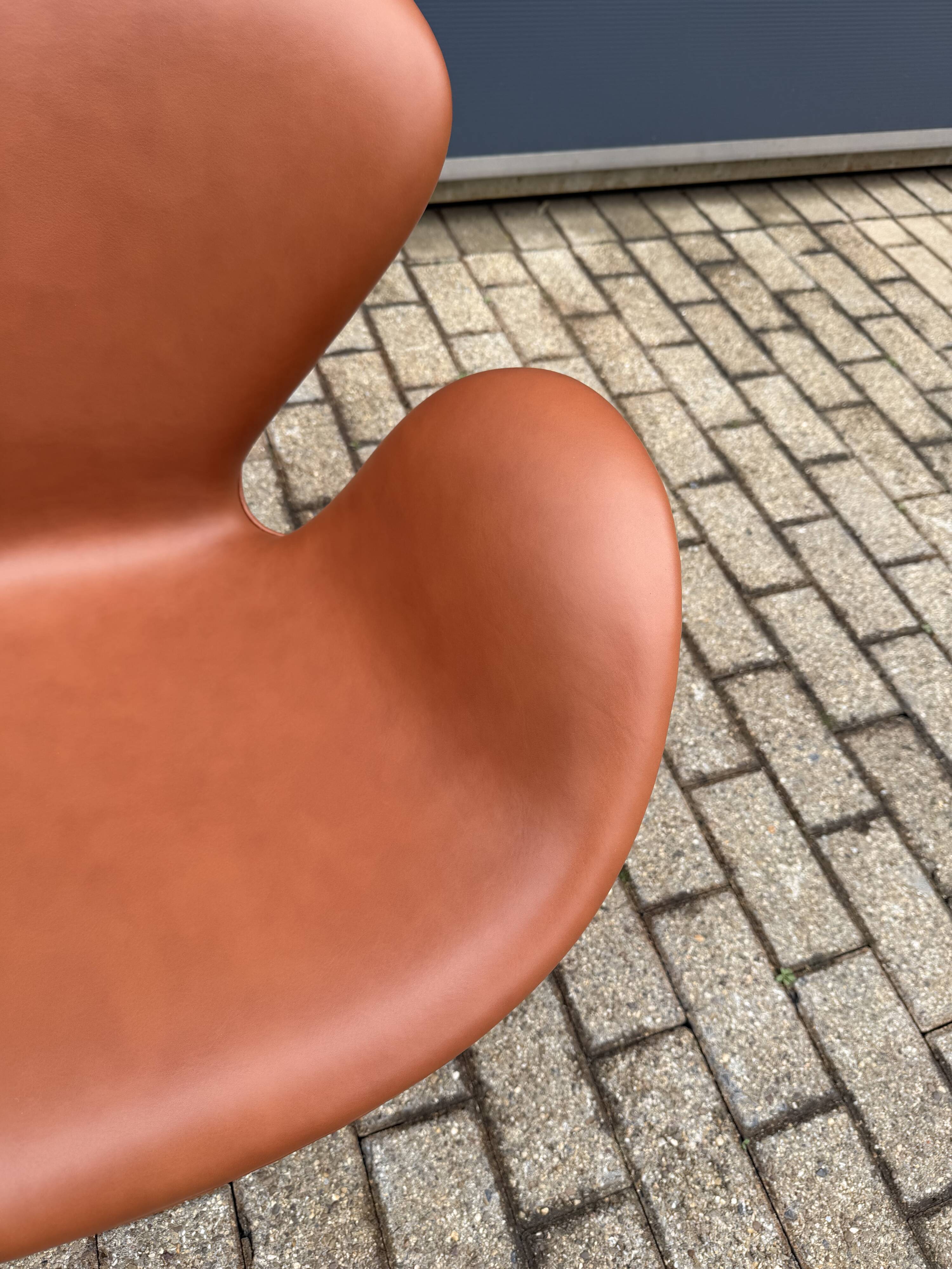 Fritz hansen swan chair cognac leather, new condition!!