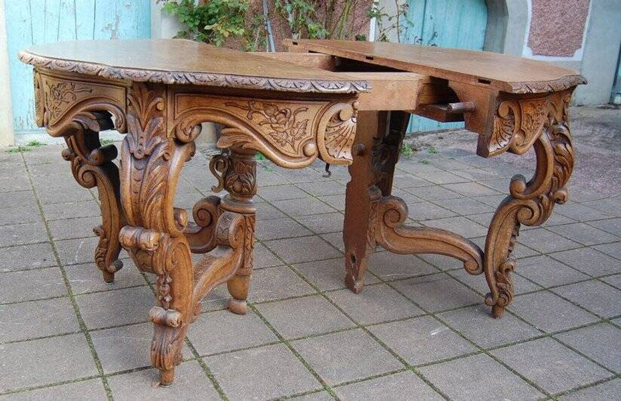 Napoleon III Louis XV style oak table with two extensions, 10 place settings, late 19th century