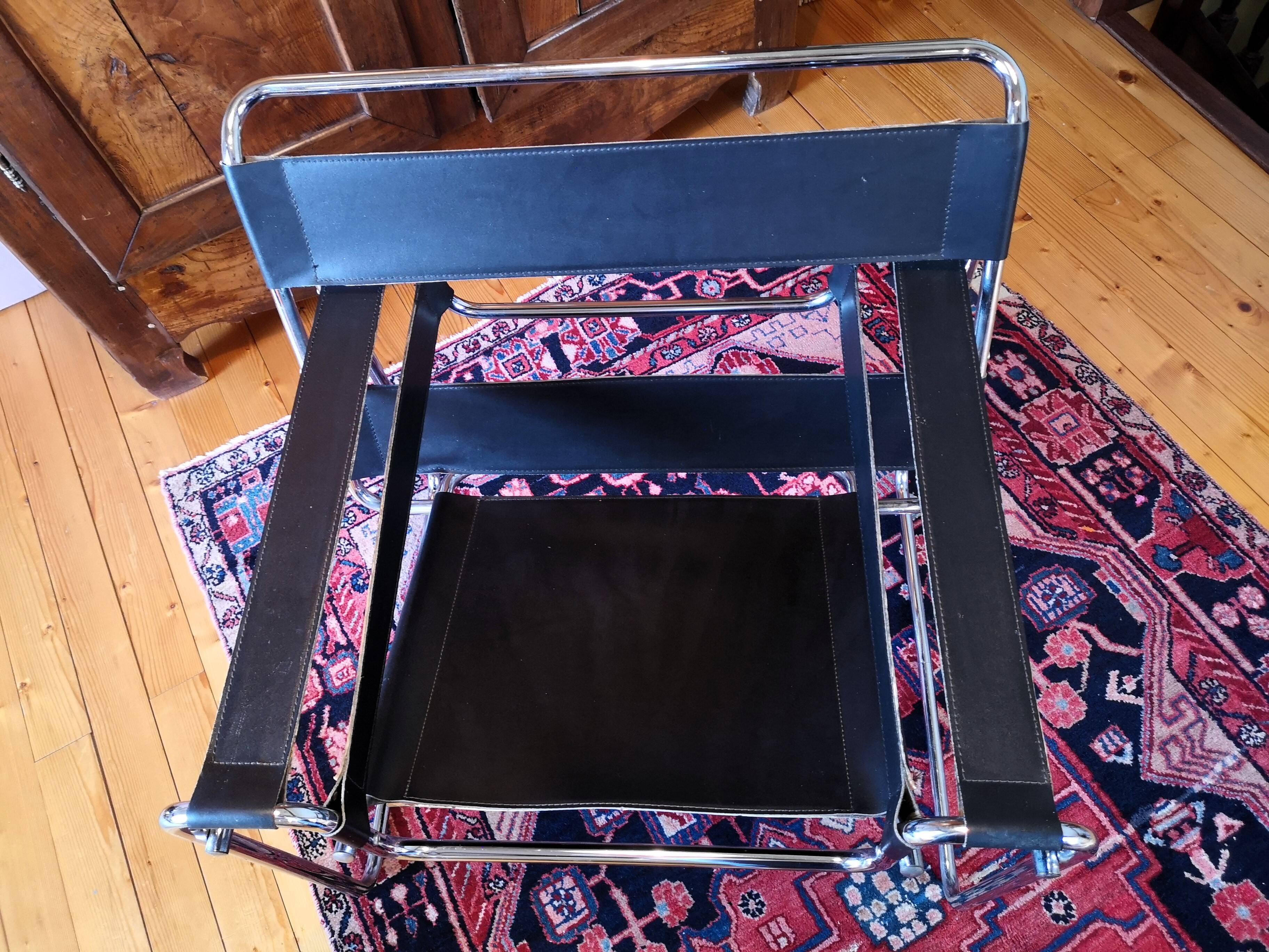 Paire de fauteuils type wassily b3 de marcel breuer