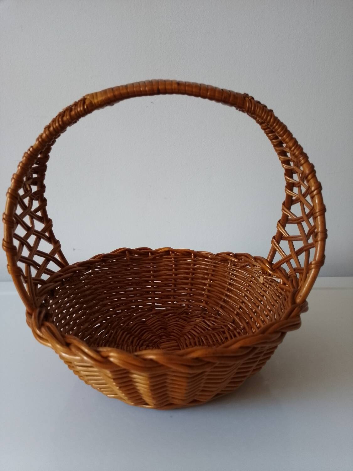 Woven wicker basket